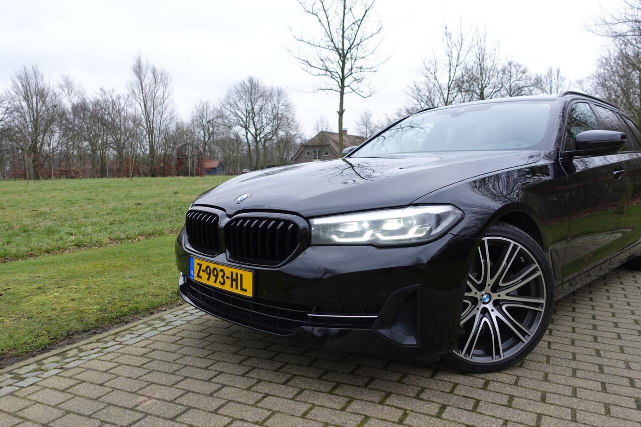 BMW 5-SERIE Touring 520i High Executive Edition | Cruise control | Luchtvering | Stoelverwarming | LED |