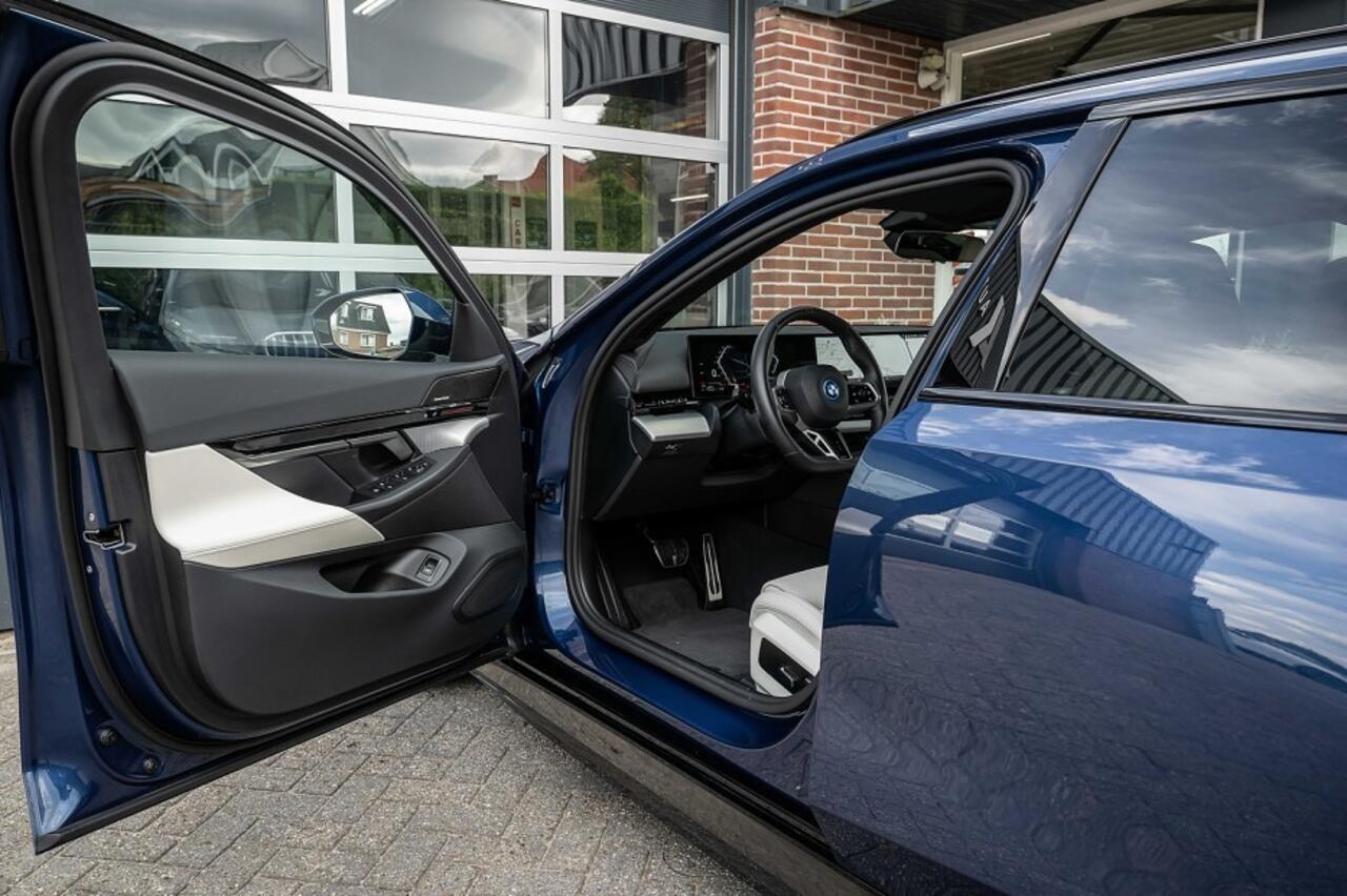 BMW 5-SERIE 530e xDrive M Sport | Driving Ass. Plus | Keyless | Leder | H/K | Camera | Trekhaak | Adapt. led |