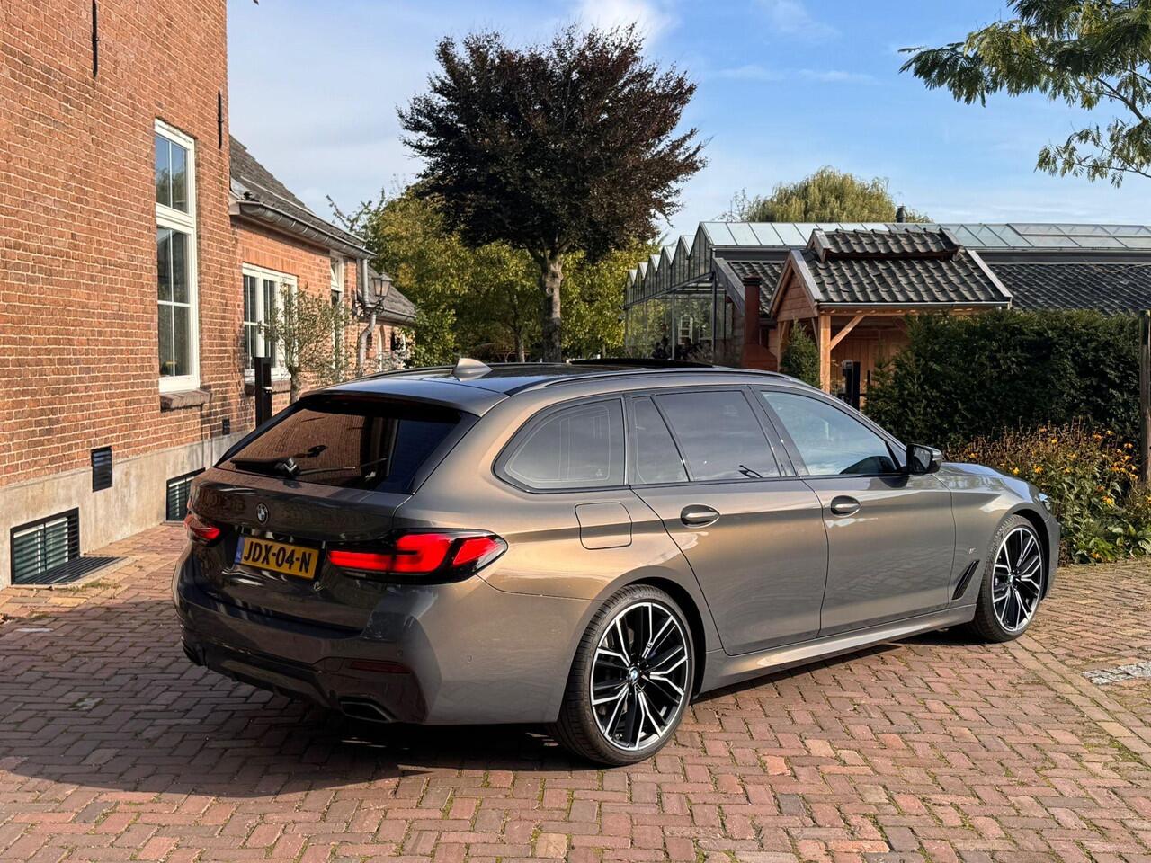 BMW 5-SERIE Touring 540d xDrive High Executive