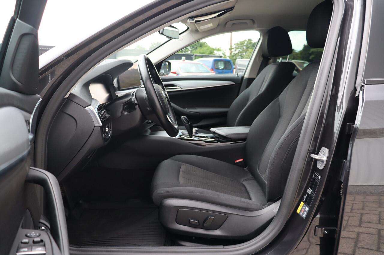 BMW 5-SERIE Touring 530e xDrive Executive PHEV | Navigatie | Cruise Control | Climate Control | Stoel-/Stuurverwarming | Elek. Trekhaak