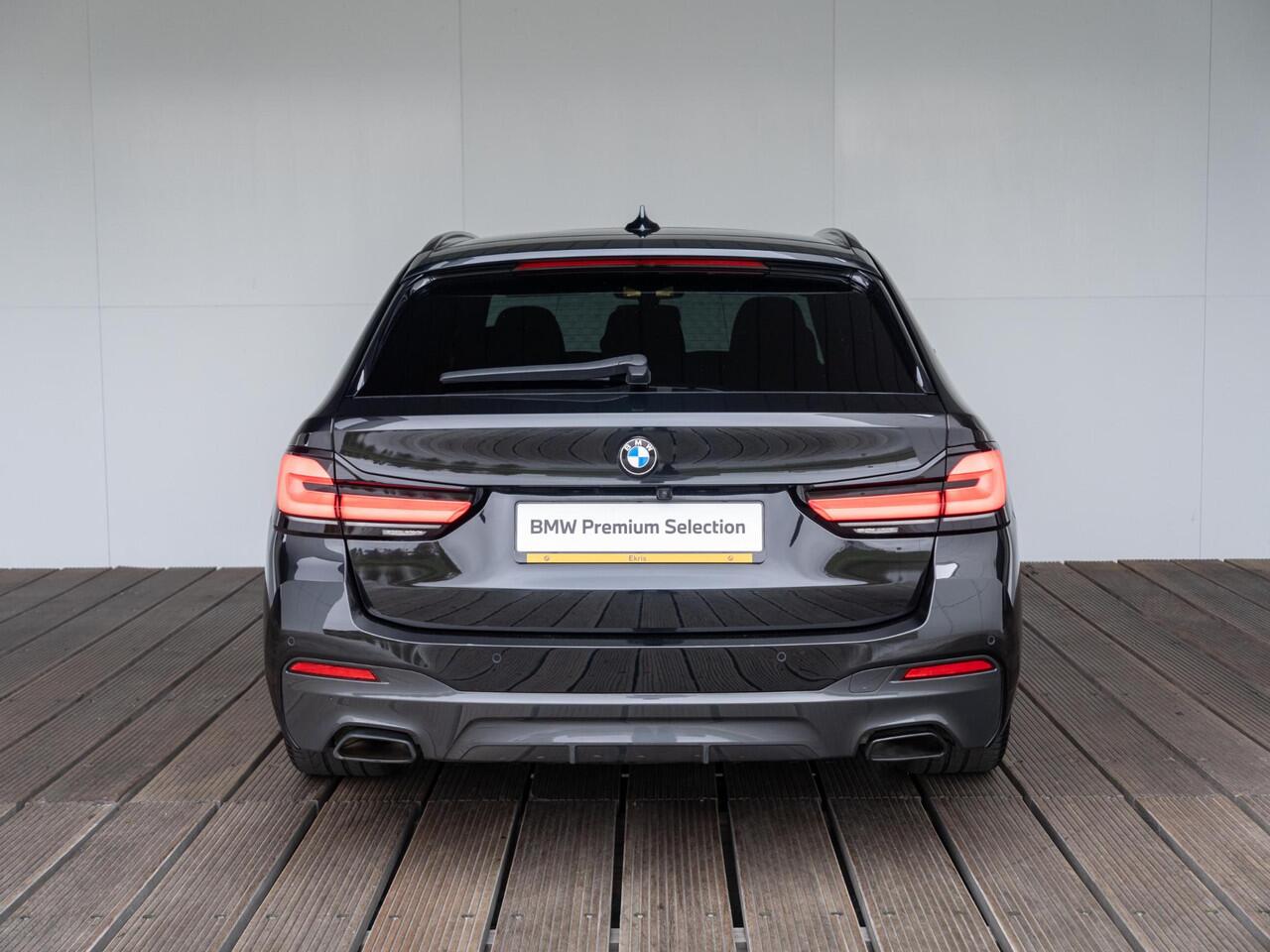 BMW 5-SERIE Touring 530i | High Executive | M Sportpakket | Harman Kardon | Verwarmd Stuurwiel | Comfort Access | Achteruitrijcamera | Panoramadak | Stoelverwarming | Head-Up Display