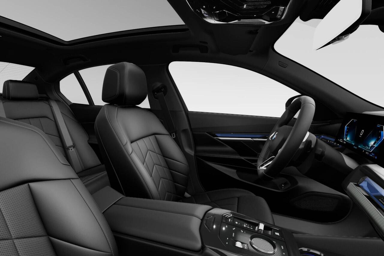 BMW 5-SERIE Sedan 530e M Sport Edition Innovation Pack | Travel Pack | Comfort Pack | Trekhaak