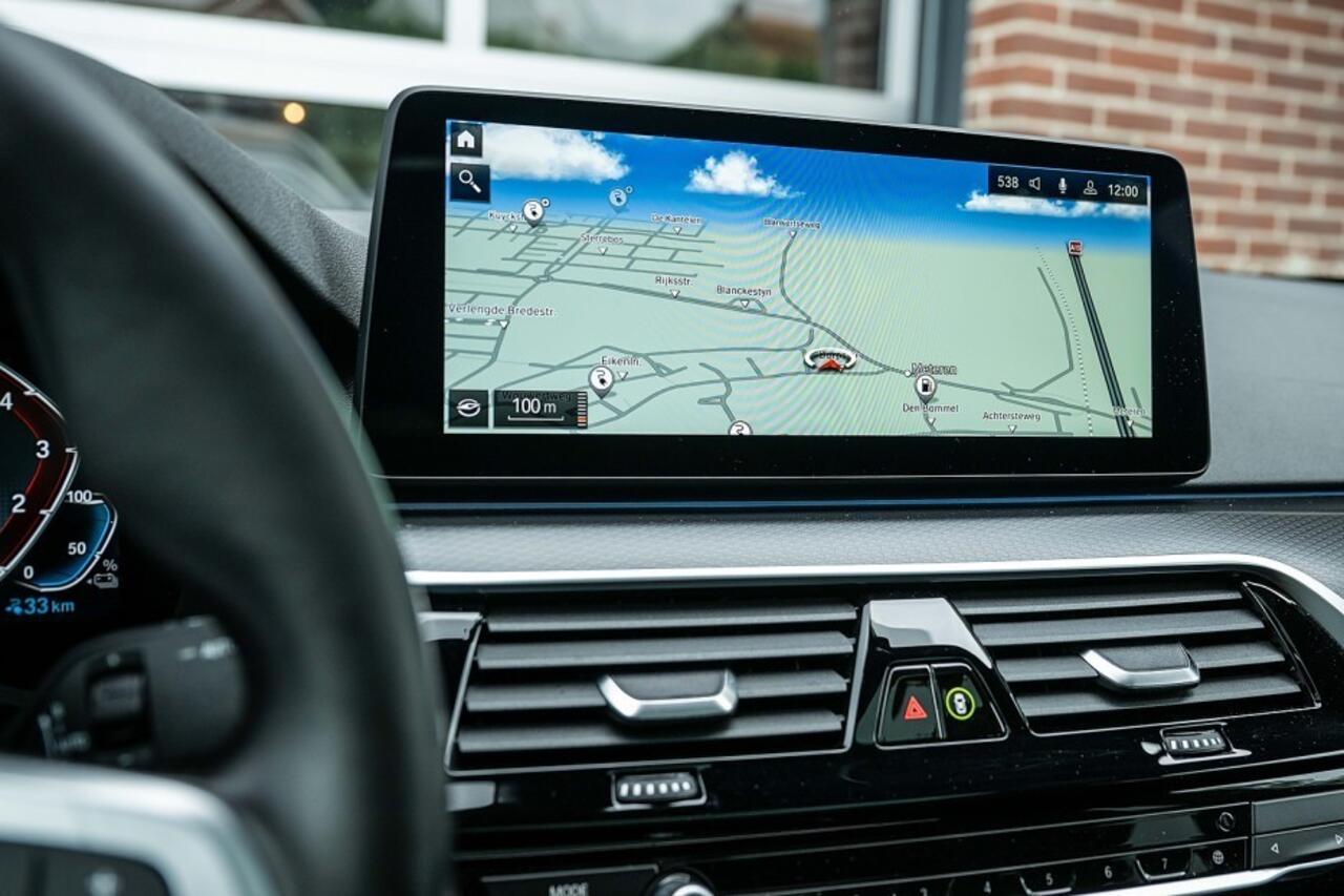 BMW 5-SERIE 530 530e xDrive High Executive | M-Sport | Shadow | Panorama | Laser | Leder | Camera | Trekhaak | 19' inch | Hifi |