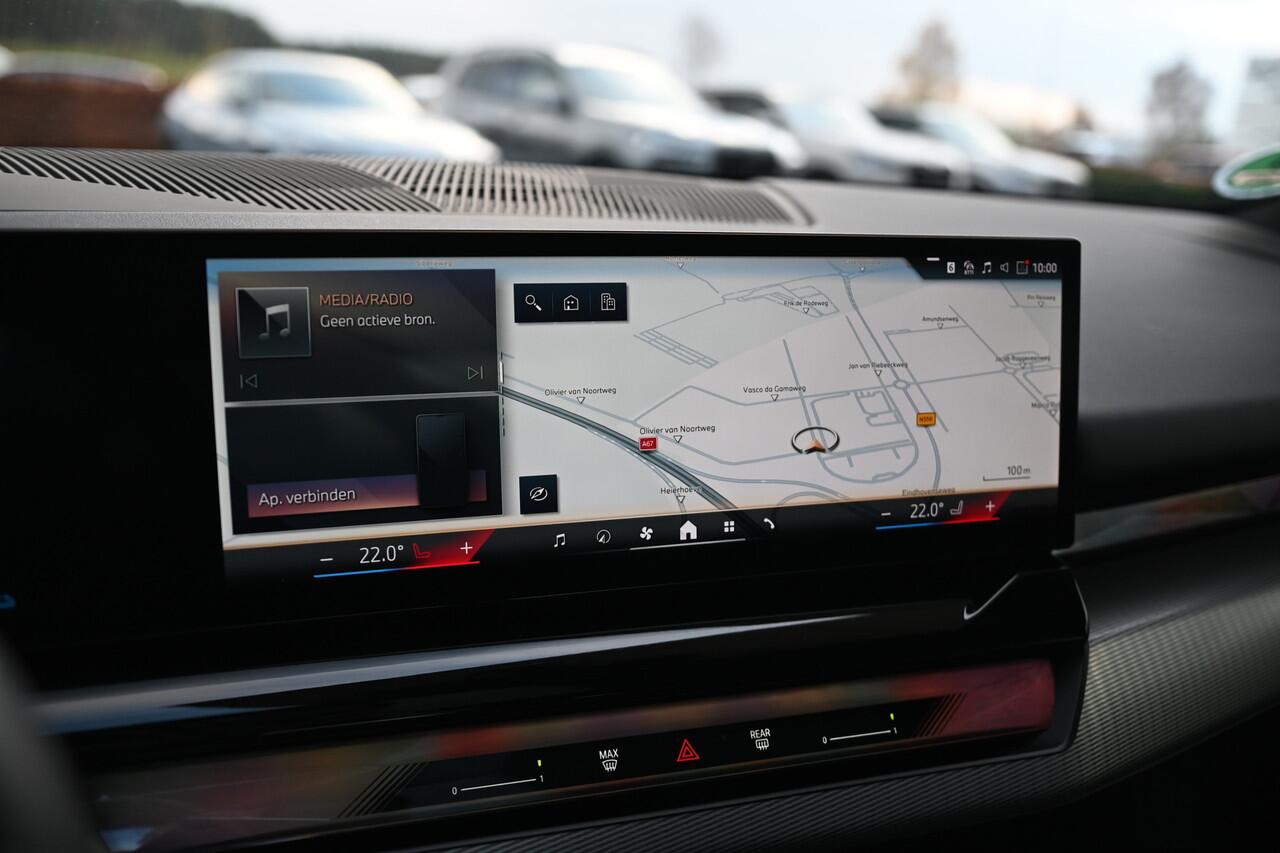 BMW 5-SERIE 550e xDrive High Executive M Sport Automaat / Panoramadak / Adaptief onderstel professional / Adaptieve LED / Parking Assistant Plus / Harman-Kardon / Stoelverwarming