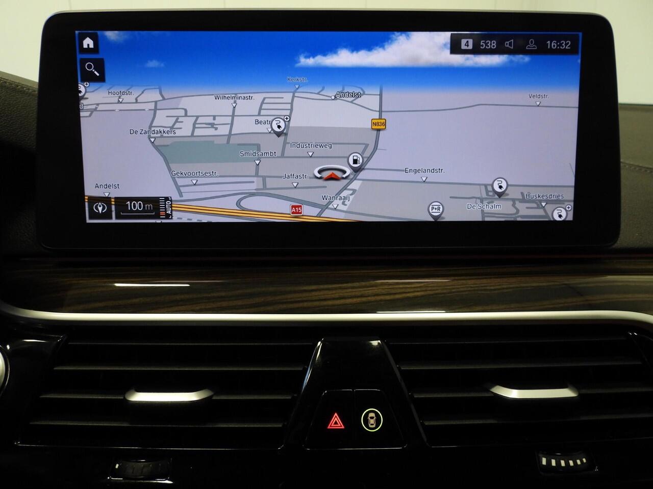 BMW 5-SERIE Touring 530e Luxury Line NAVI/LEER/LASER LED/TREKH./18"LMV!