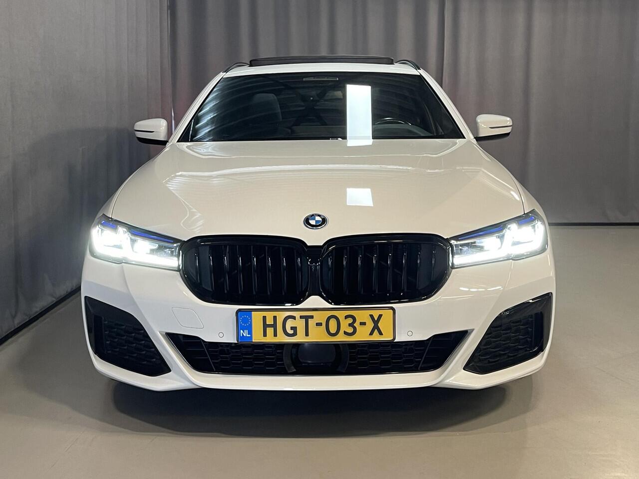 BMW 5-SERIE Touring 530e High Executive M Sport 18"/Panoramadak/Laser LED/Adaptief onderstel/Head-up/Keyless/Stoelverwarming/Adaptieve cruise/Dodehoek/Camera/Apple Carplay & Android Auto/HiFi