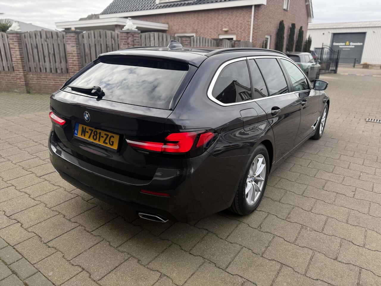 BMW 5-SERIE Touring 520i Comfortzetels/Laser/Org. NL