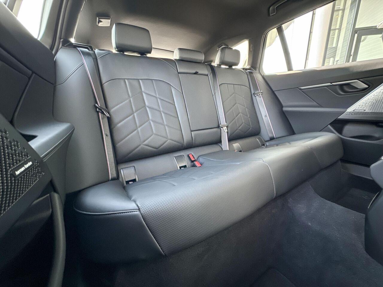 BMW 5-SERIE Touring 530e M Sportpakket Pro / Innovation Pack / Travel Pack / Comfort Pack