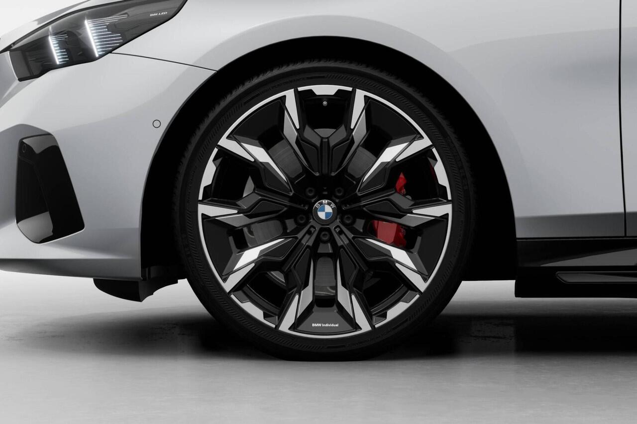 BMW 5-SERIE Touring 520i | M Sport Pro | Innovation Pack | Travel Pack | Glazen Panoramadak | VPLD