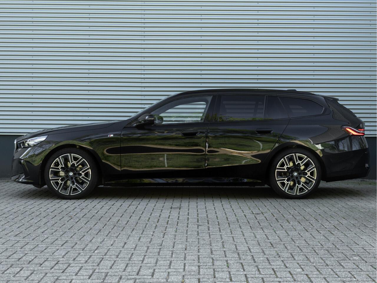 BMW 5-SERIE Touring 520i M-Sport - Driving + Parking Ass Plus - Head-Up - Adaptive LED