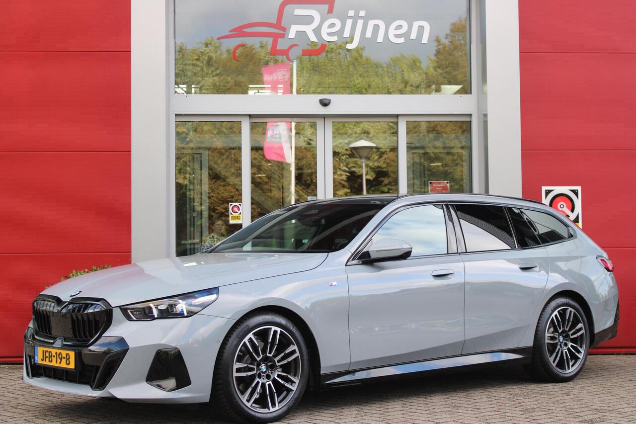 BMW 5-SERIE Touring 520i | M-SPORT INTERIEUR / EXTERIEUR | MULTIFUNCTIONELE SPORTSTOELEN, VOLLEDIG ELEKTRISCH MET GEHEUGEN | VOORSTOELEN VERWARMD / GEVENTILEERD | ACHTERBANK VERWARMD | HALF LEDER / HALF ALCANTARA BEKLEDING | GLAZEN PANORAMA DAK | HARMAN KARDON PREMIU