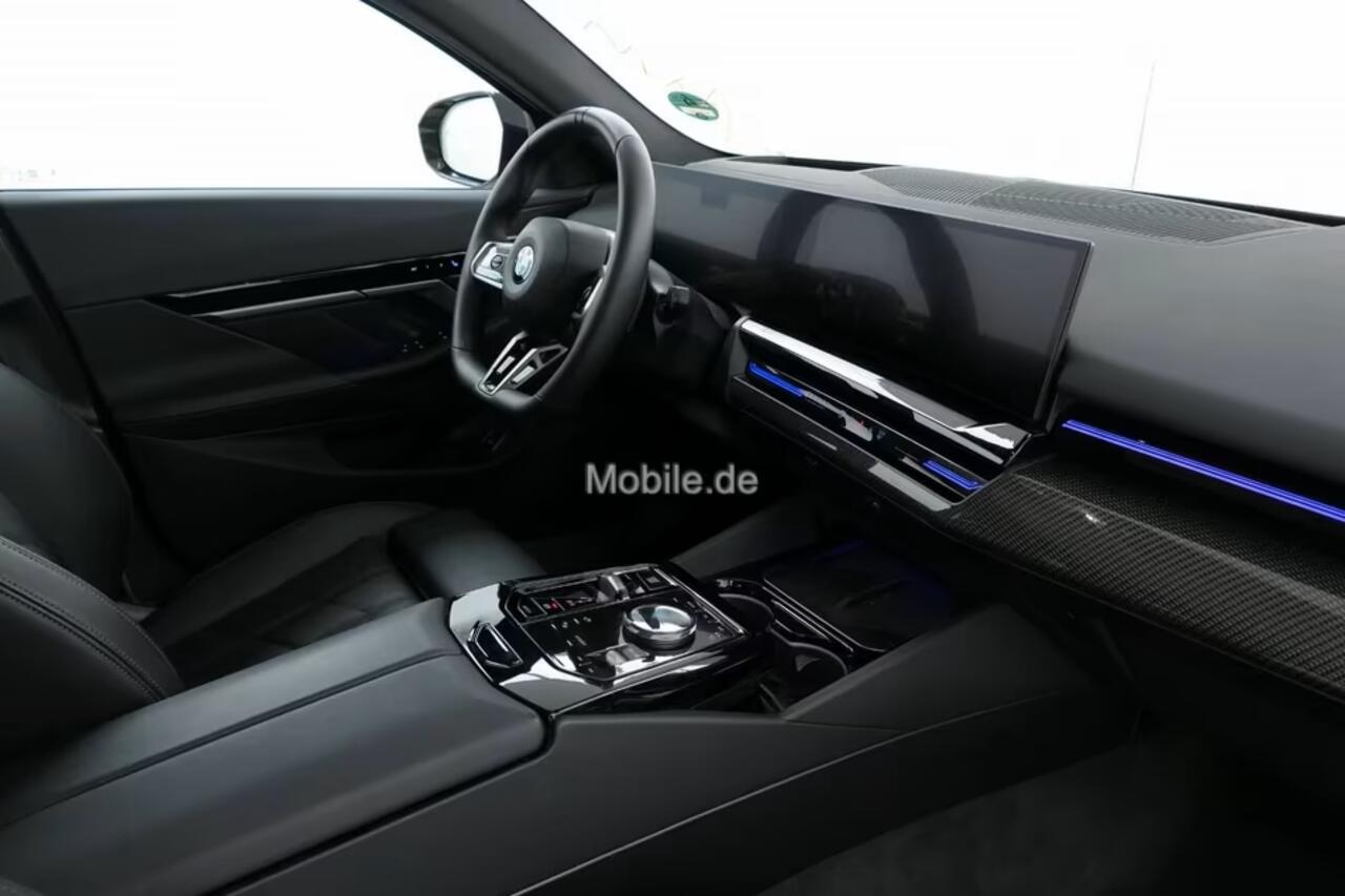 BMW 5-SERIE Touring 520iA M-SPORT ** ADAPT. LED, LEDER, PANORAMA, TREKH, H&K SOUND, DR. ASS+ ** 1e EIG - UNFALLFREI ** ** INFORMEER OOK NAAR ONZE AANTREKKELIJKE FINANCIAL-LEASE TARIEVEN **