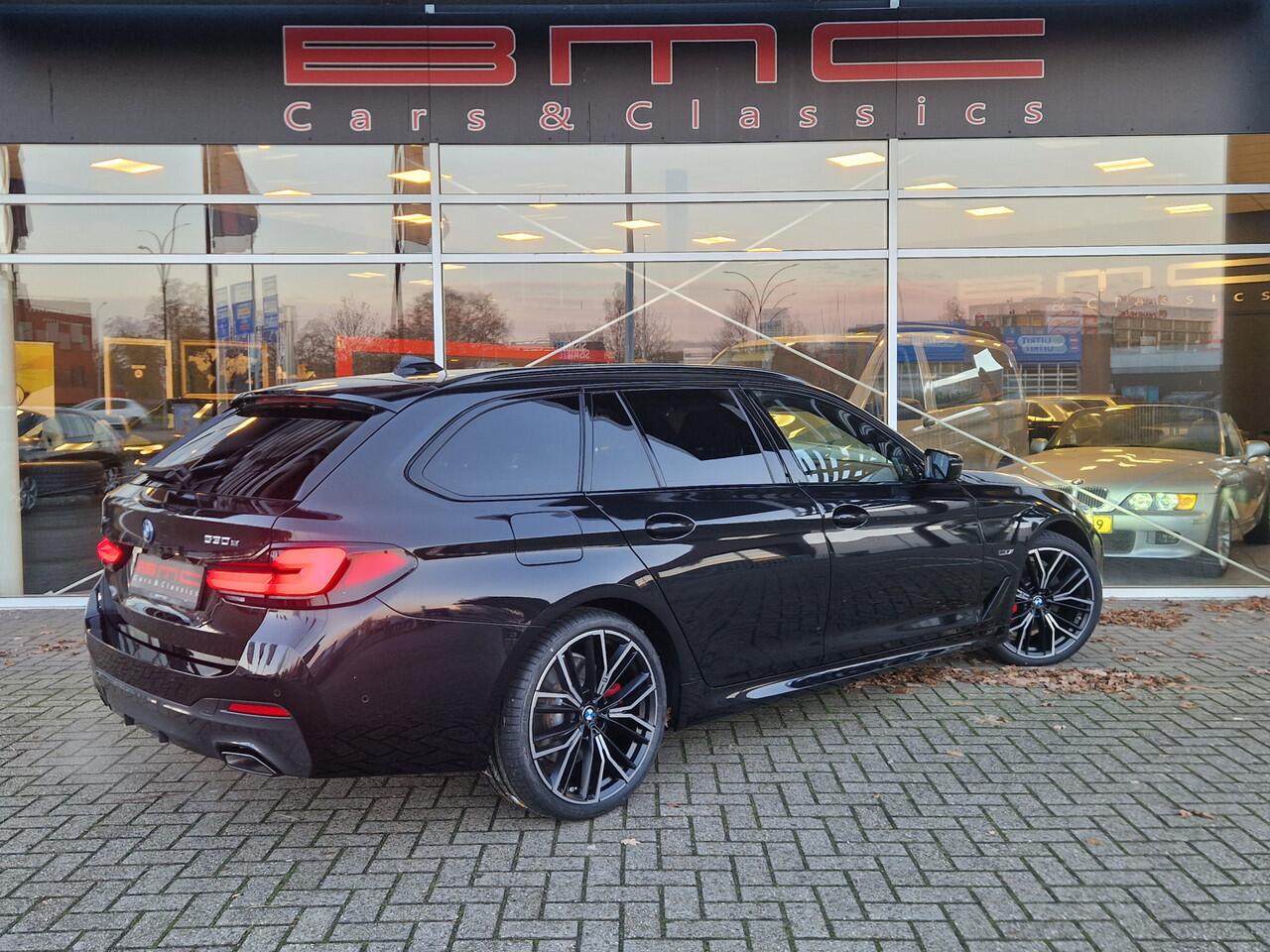 BMW 5-SERIE Touring 530e xDrive HE M-Sport Massage Panorama Soft close 4wielsturing HUD HK