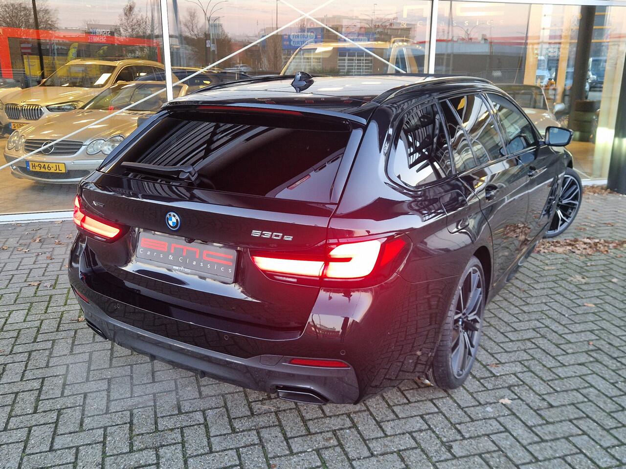 BMW 5-SERIE Touring 530e xDrive HE M-Sport Massage Panorama Soft close 4wielsturing HUD HK