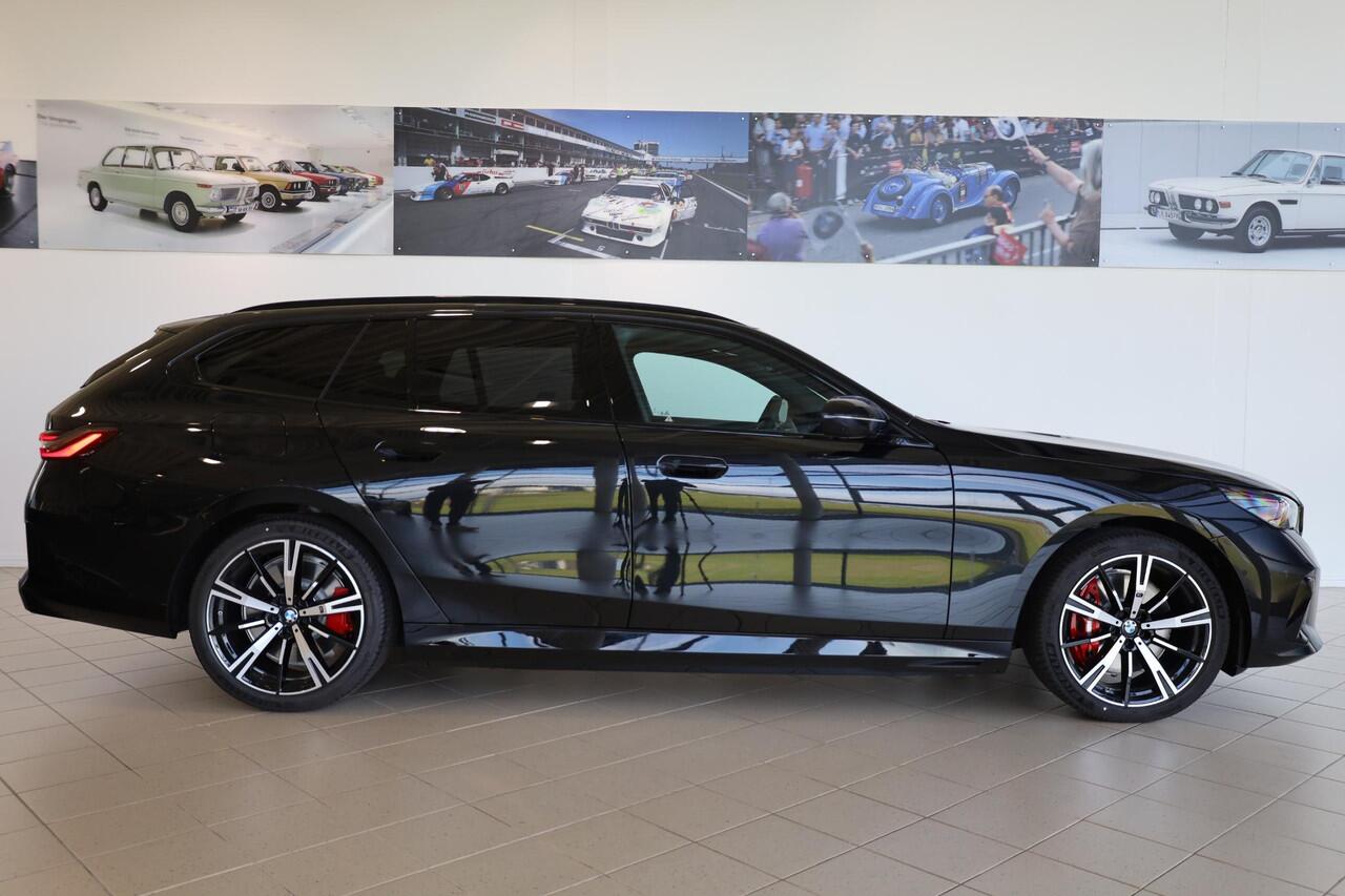 BMW 5-SERIE Touring 550e xDrive M Sportpakket Pro | Panoramadak | Head-Up | Bowers & Wilkins | Driving Assistant Professional | 360 Camera | Comfort Pack | Adaptieve LED | Trekhaak