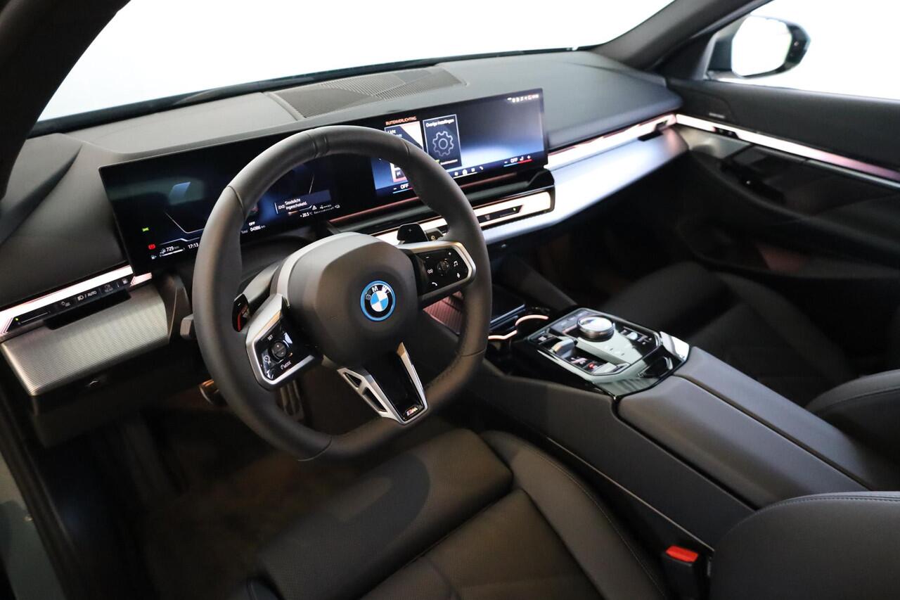 BMW 5-SERIE Touring 530e | M Sport | Panorama Dak | Driving Assistant Plus | Trekhaak