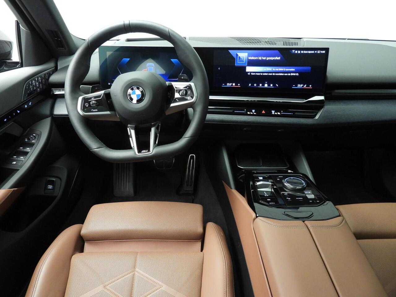 BMW 5-SERIE Touring 540d xDrive | M-Sportpakket | LED | HUD | Schuifdak | Active cruise | Elektr. zetels | DAB | Bowers & Wilkins sound | Alu 21 inch