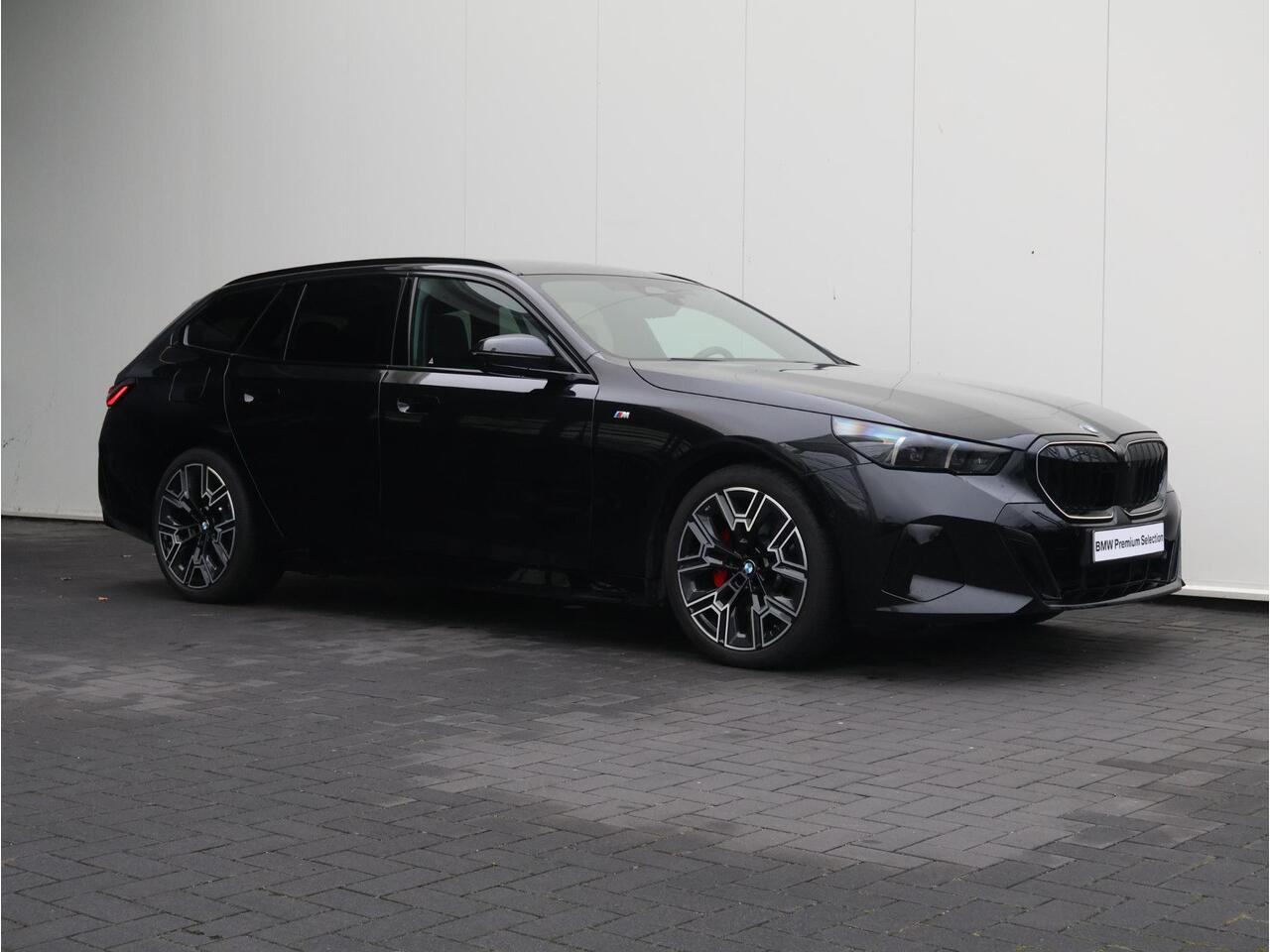BMW 5-SERIE Touring 520i M Sportpakket Pro/ Verwarmd Stuurwiel/ Comfort Access/ Elektrische Trekhaak/ Panoramadak/ Harman-Kardon/ Stoelverwarming