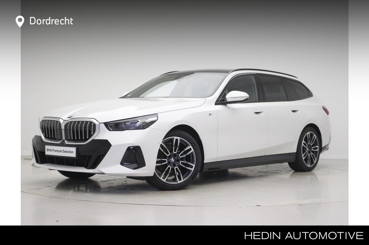 BMW 5-SERIE Touring 520i M-Sport | Driving Assistant Plus | Harman Kardon | Panorama | Standkachel | Trekhaak | Mild Hybid