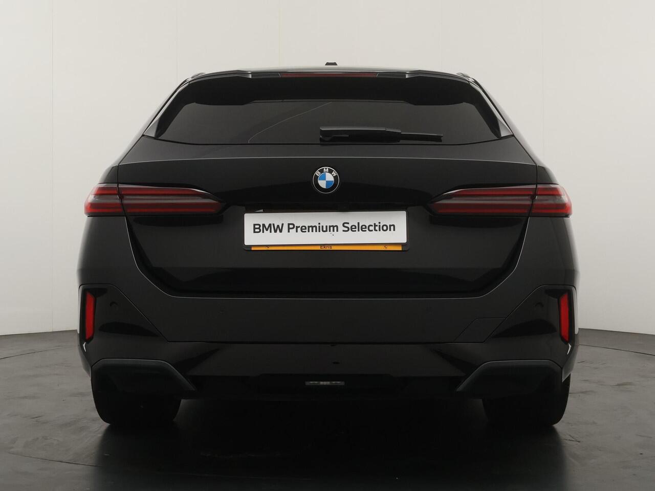 BMW 5-SERIE Touring 540d xDrive | M Sport Pro | Standkachel | Driving Assitant Professional | Trekhaak |