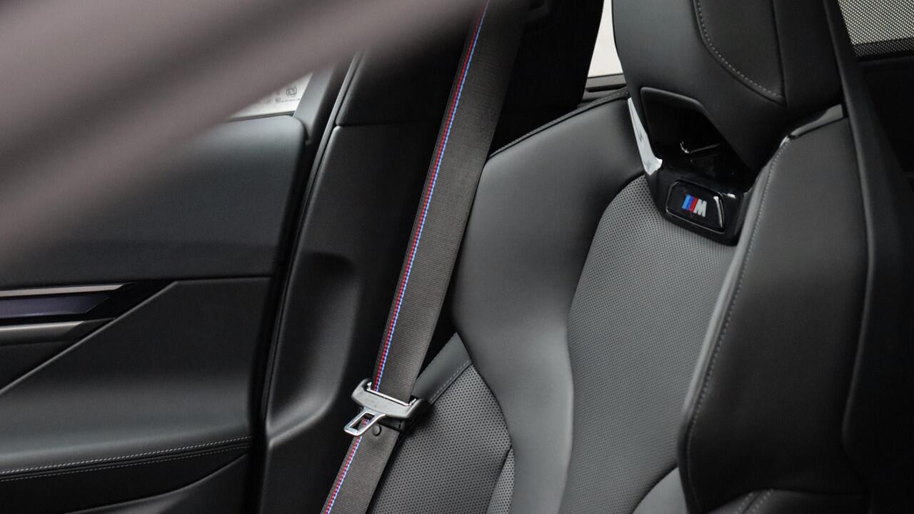 BMW 5-SERIE Touring 530e xDrive M-Sport Pro | Stoelventilatie | Bowers & Wilkins | M Carbon exterieur | Onderstel Professional | Head-up | Panoramadak | Trekhaak