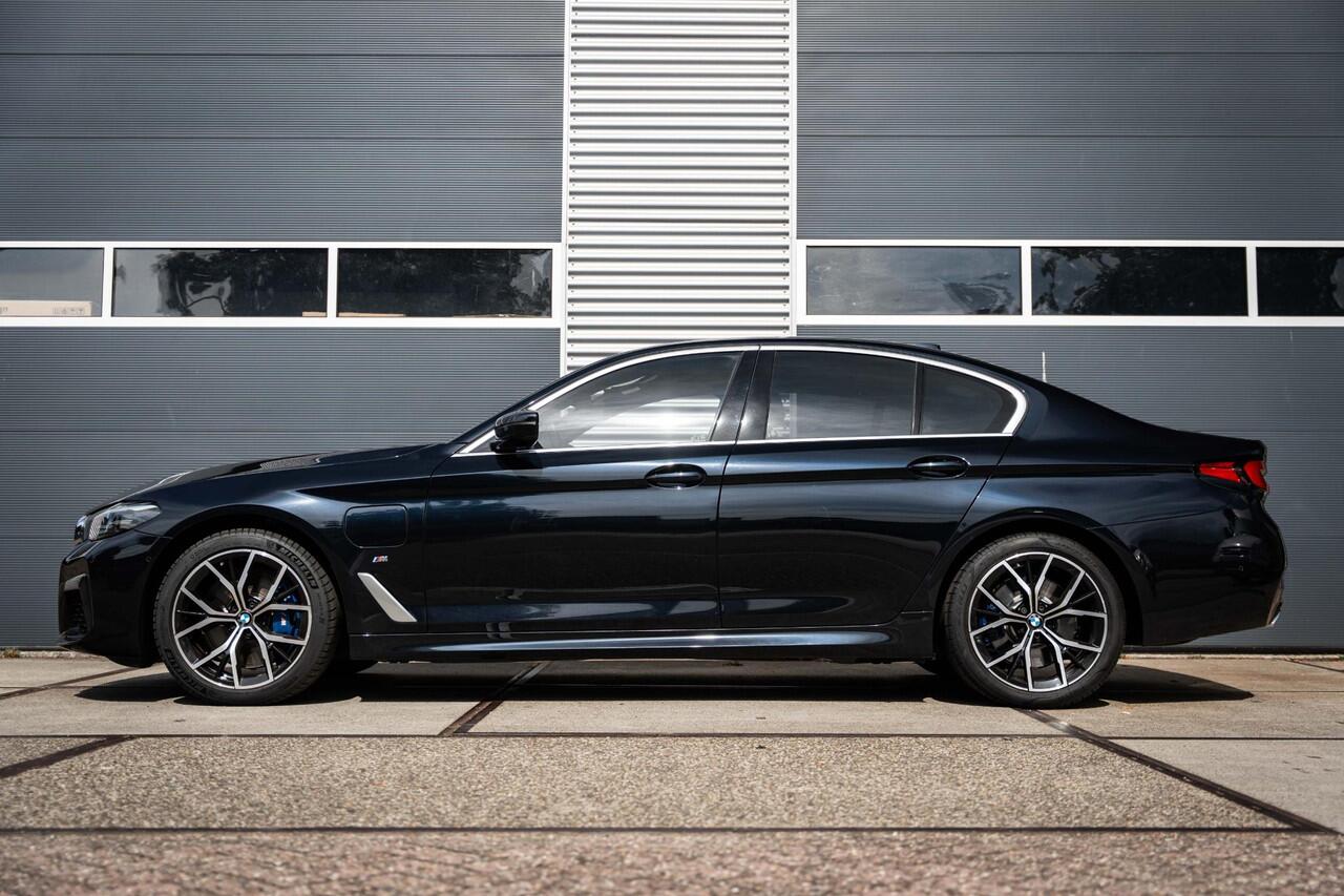 BMW 5-SERIE 545e xDrive High Executive |Sfeer |Alcantara |ACC |Stoel/Stuurverw.