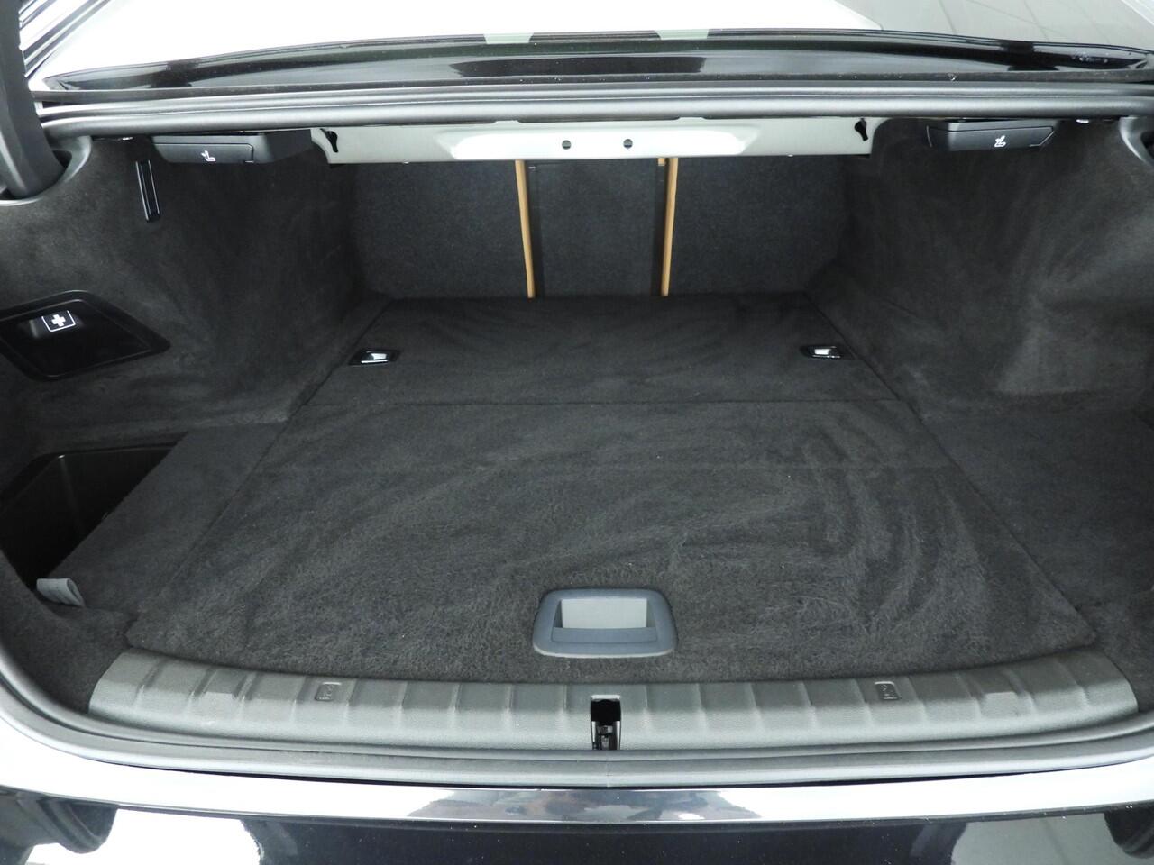 BMW 5-SERIE Sedan 530e | LED | Leder | HUD | Stoelverwarming | Chrome line | Hifi speakers | Alu 18 inch