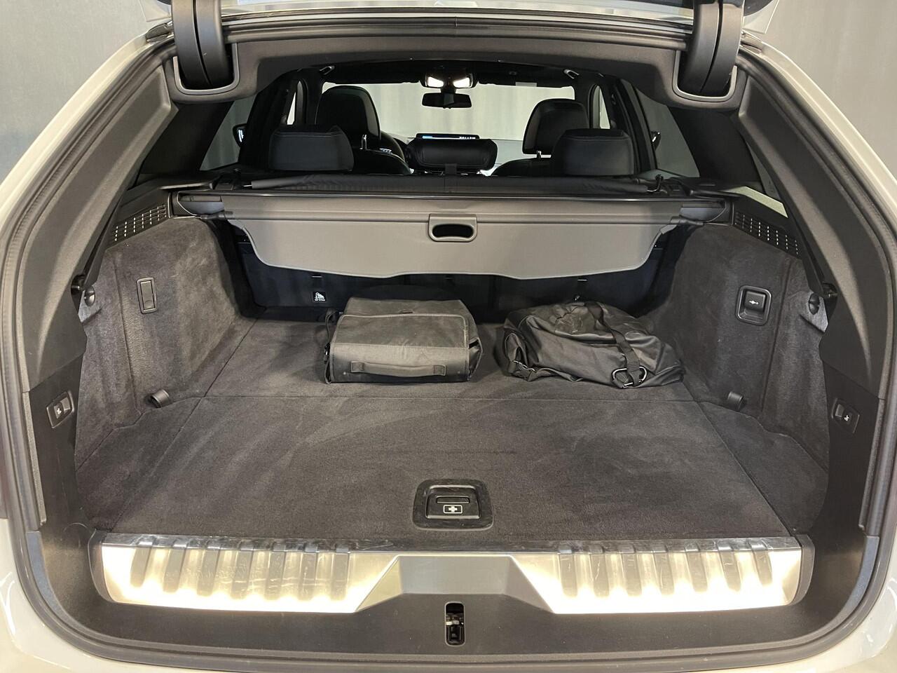 BMW 5-SERIE Touring 530e High Executive M Sport 20"/Soft Close/Active Steering/Panoramadak/Laser LED/Leder/Head-up/Keyless/Stoelverwarming + koeling/Adaptieve cruise/Dodehoek/Camera/Apple Carplay & Android Auto