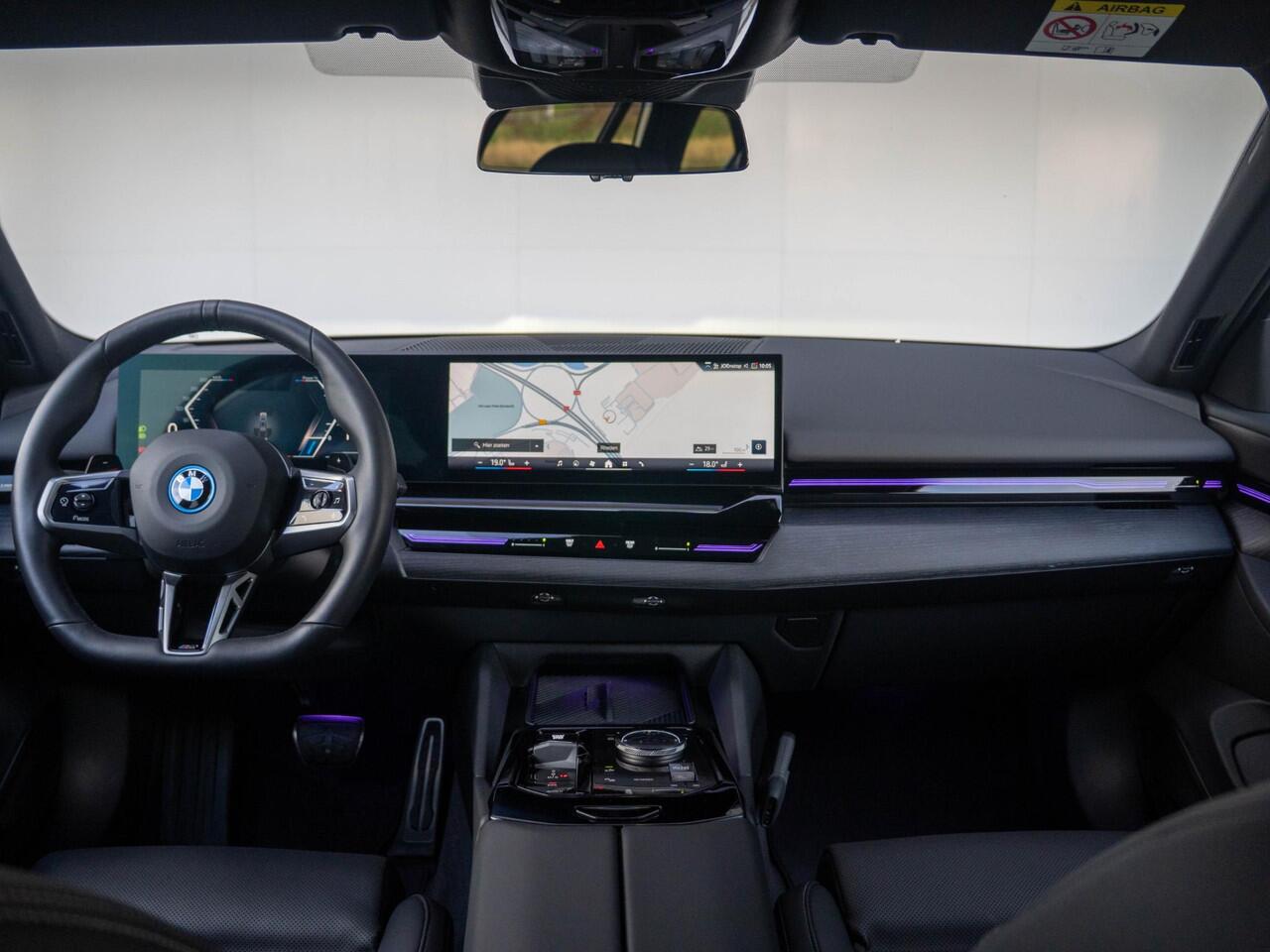 BMW 5-SERIE Touring 530e | M Sportpakket | Travel Pack | Comfort Access | Achteruitrijcamera | Stoelventilatie | Stoelverwarming | Trekhaak