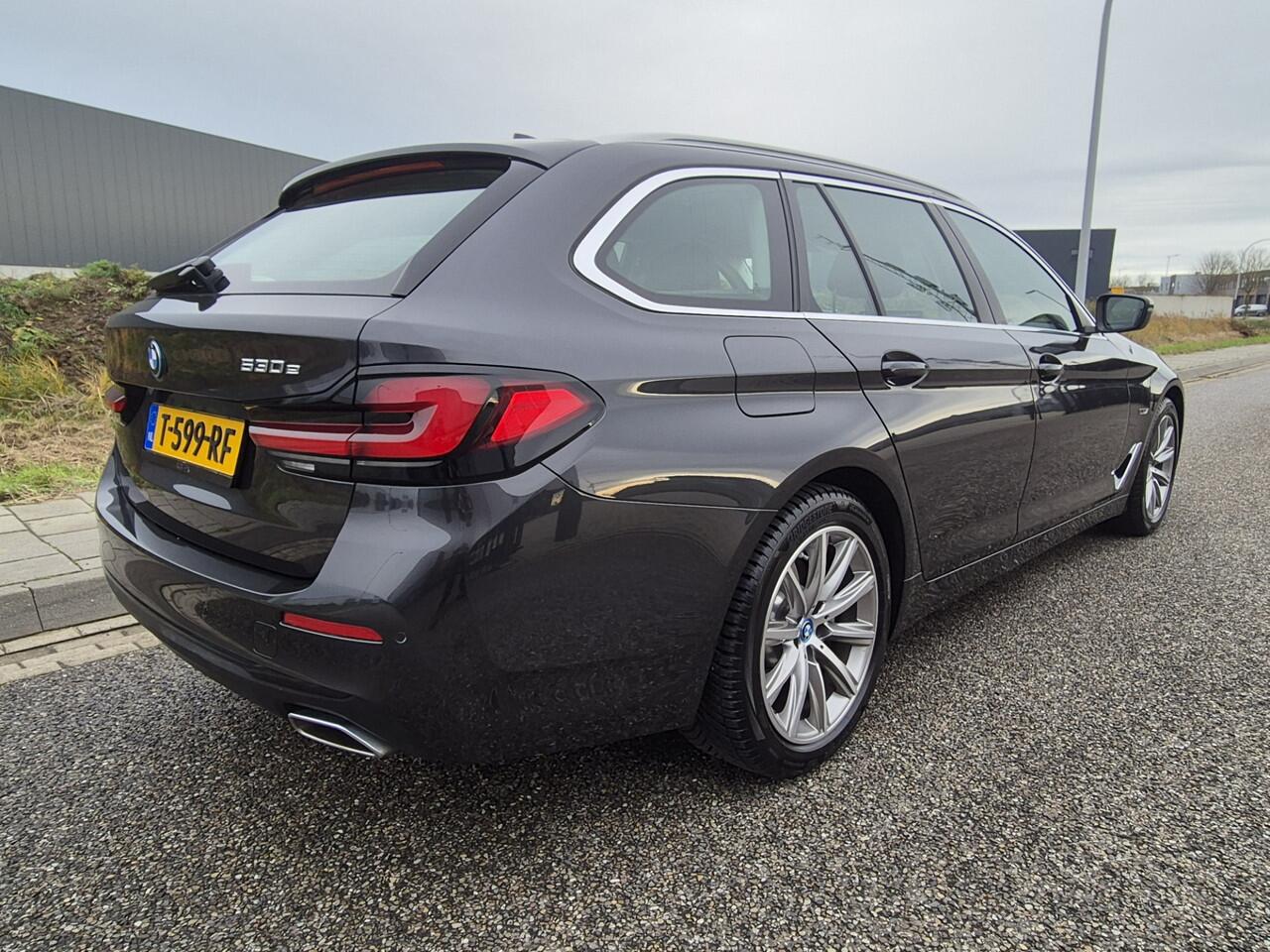 BMW 5-SERIE Touring 530e Business E plus Hybrid. Elektrische achterklep Nette auto.