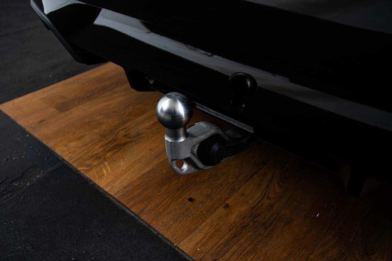 BMW 5-SERIE Touring 520i M Sport - Trekhaak - Panoramadak - Parking/Driving Assistant Professional - Head Up - Harman Kardon - Comfort Access - Standkachel - Stoelventilatie voor - Elektrisch verwarmde voor/achterstoelen -