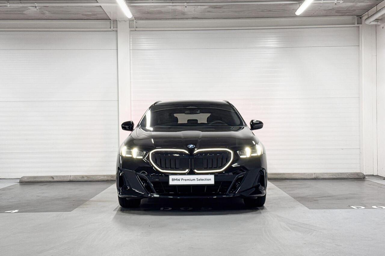 BMW 5-SERIE Touring 530e | M-Sport Pro | Travel Pack | Innovation Pack | Comfort Pack | Driving Assistant Plus | Harman/Kardon | Panoramadak | Comfort Access