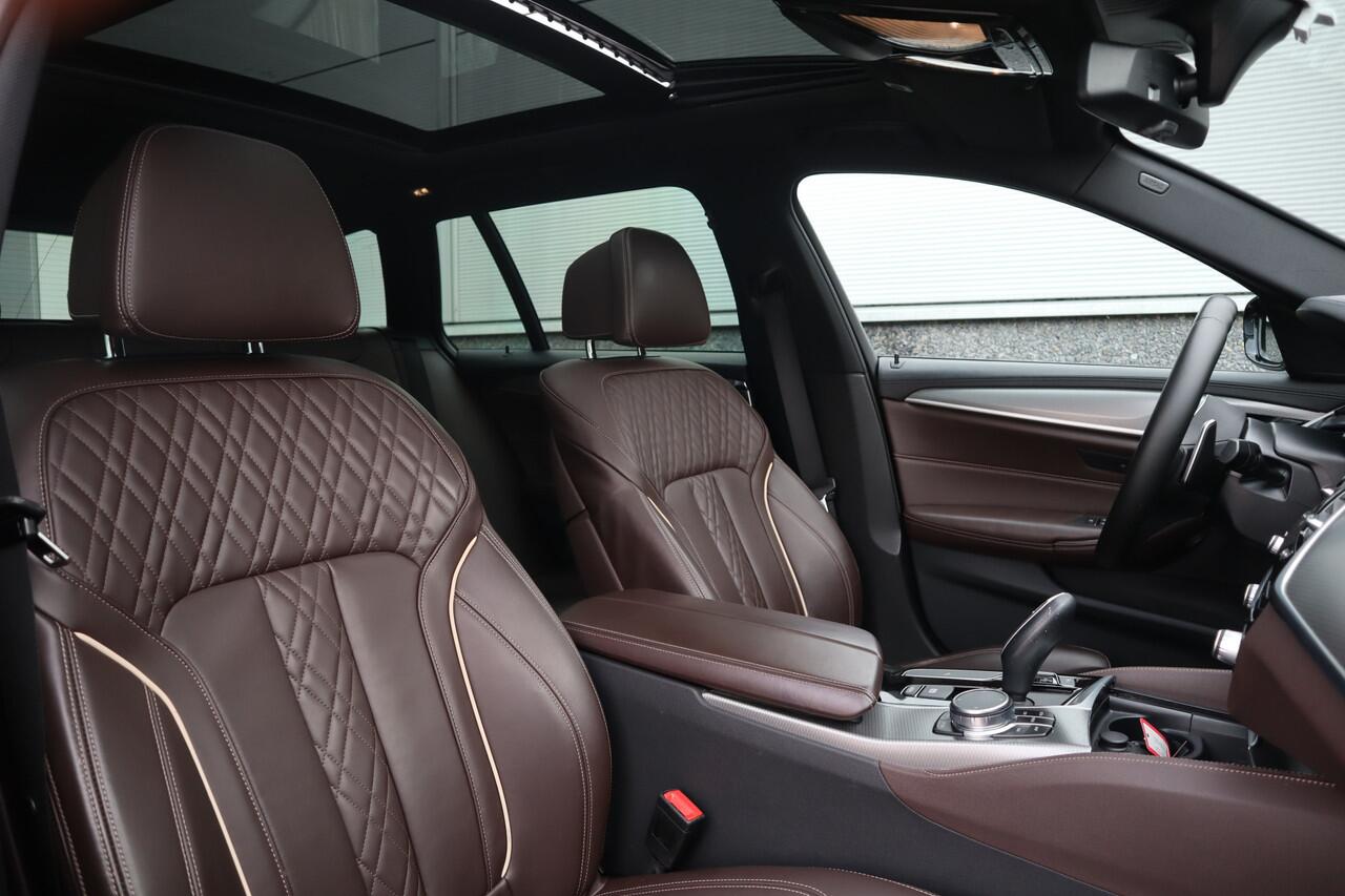 BMW 5-SERIE Touring 520i High Executive M-Sport Leder dashboard / Pano / Individual / Camera / 19inch