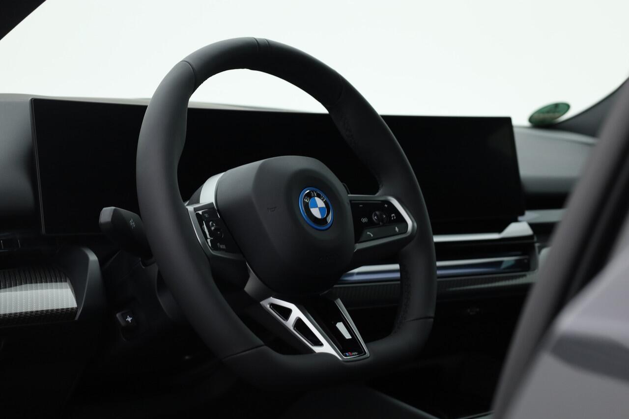 BMW 5-SERIE 530e xDrive M Sport | Pano | HUD | Harman Kardon | 360cam | Stoelventi. | Memory seats