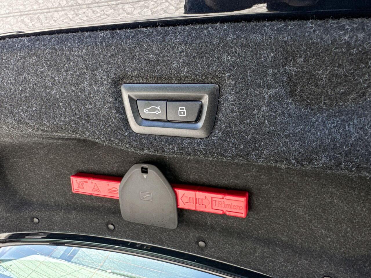 BMW 5-SERIE Sedan 550e xDrive M-Sport Pro / Bowers & Wilkins / Driving Assistant Professional / Stoelventilatie / Comfortstoelen / Head-up / Adaptief onderstel Professional / Stuurwielrand verwarming / Stoelverwarming voor & achter / Craftedclarity / Parking Assistan