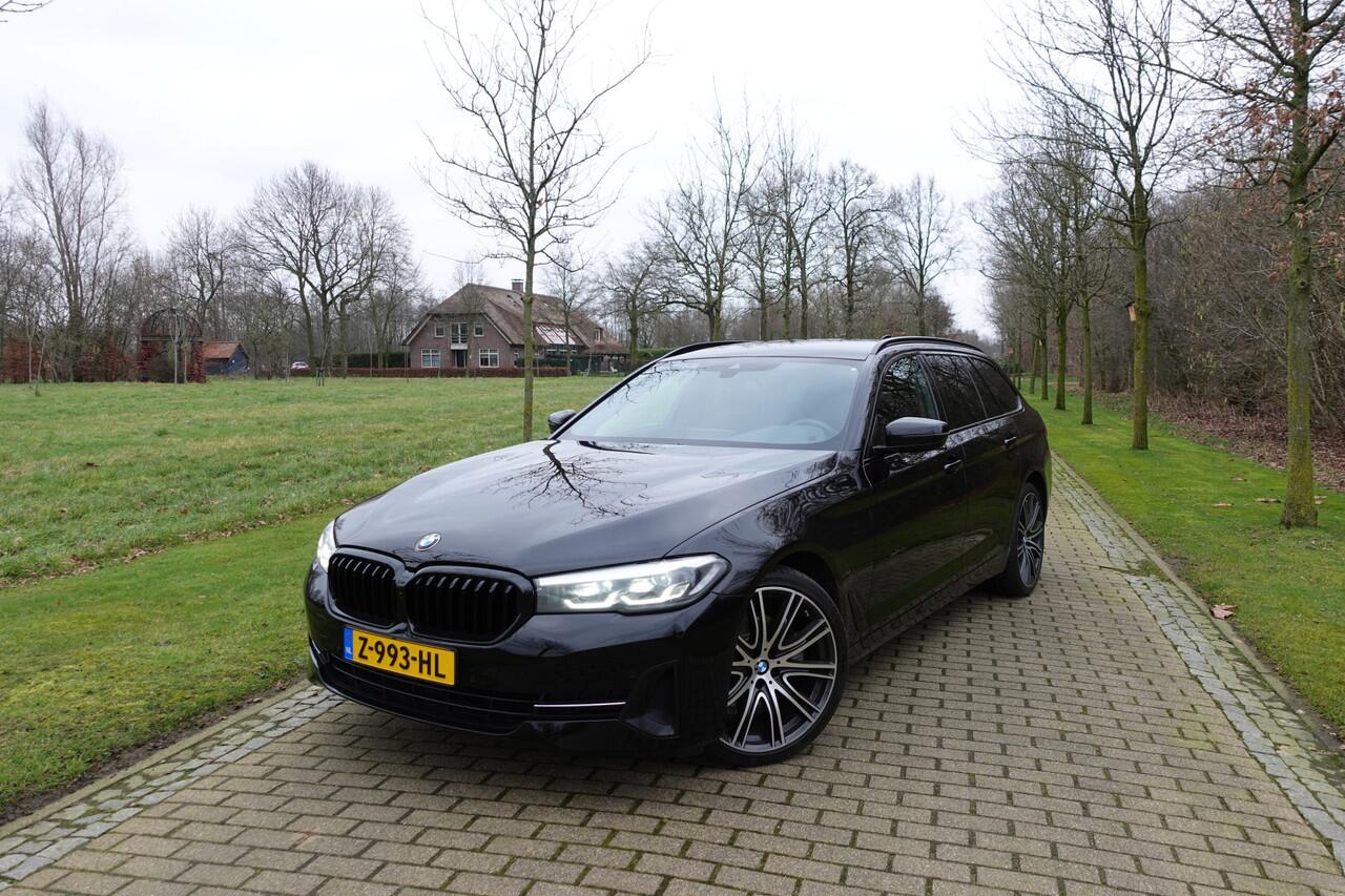 BMW 5-SERIE Touring 520i High Executive Edition | Cruise control | Luchtvering | Stoelverwarming | LED |