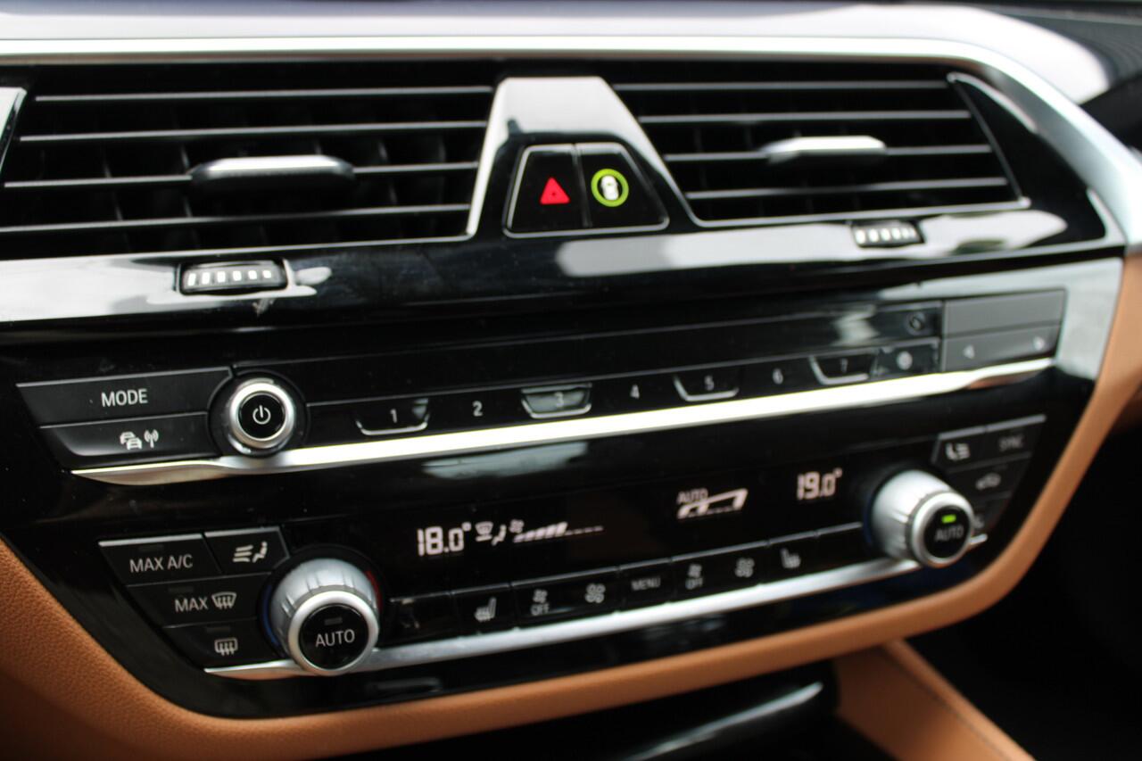 BMW 5-SERIE 545e xDrive Lurxury Adaptive-Cruise Laser Comfortzetels-Leder Head-Up Harman-Kardon Elektr.-Trekaak