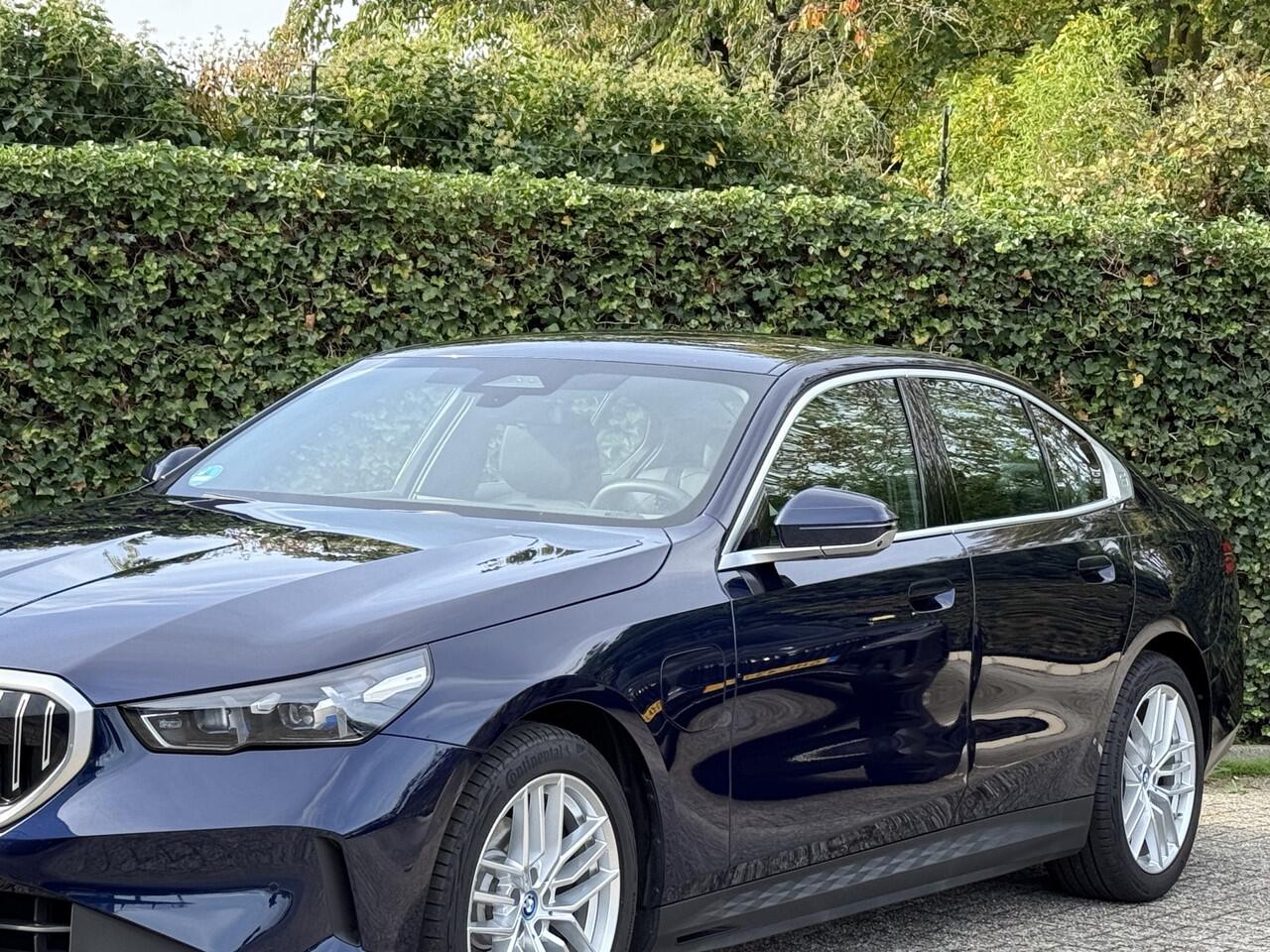 BMW 5-SERIE 530e | Harman/Kardon | Comfortzetels | 360 Cam | 4x stoelverw. | Stoelventilatie | Adapt. Led | Driving Ass.