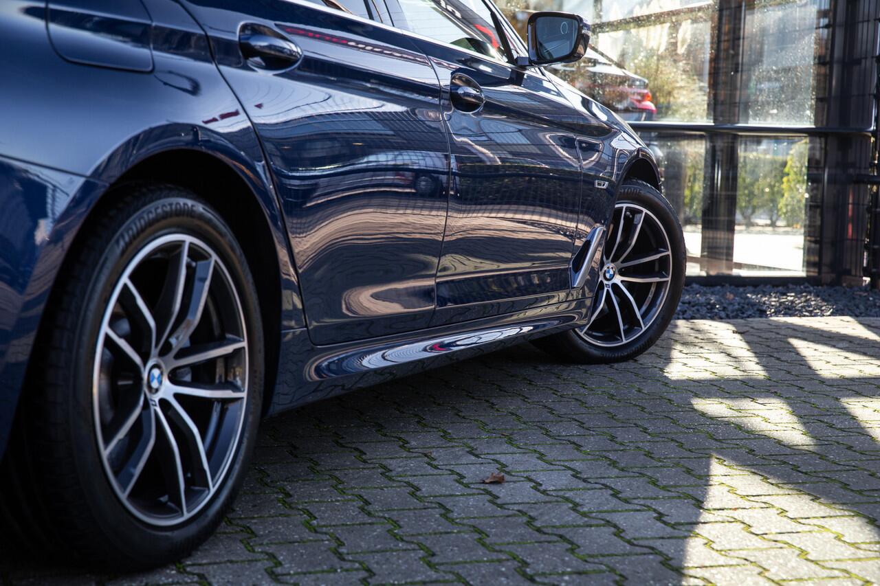 BMW 5-SERIE Touring 530e xDrive High Executive M-Sport , 4 wielsturing Panoramadak, Adap. cruise, Trekhaak, Laser