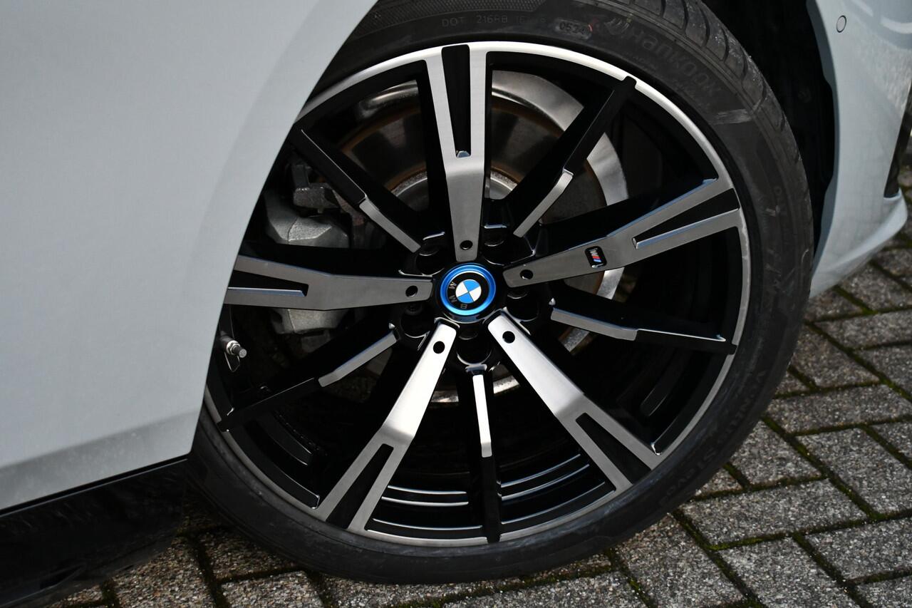 BMW 5-SERIE 530e M-Sport Pano ACC 360 H/K Stoel-vent Brooklyngrau