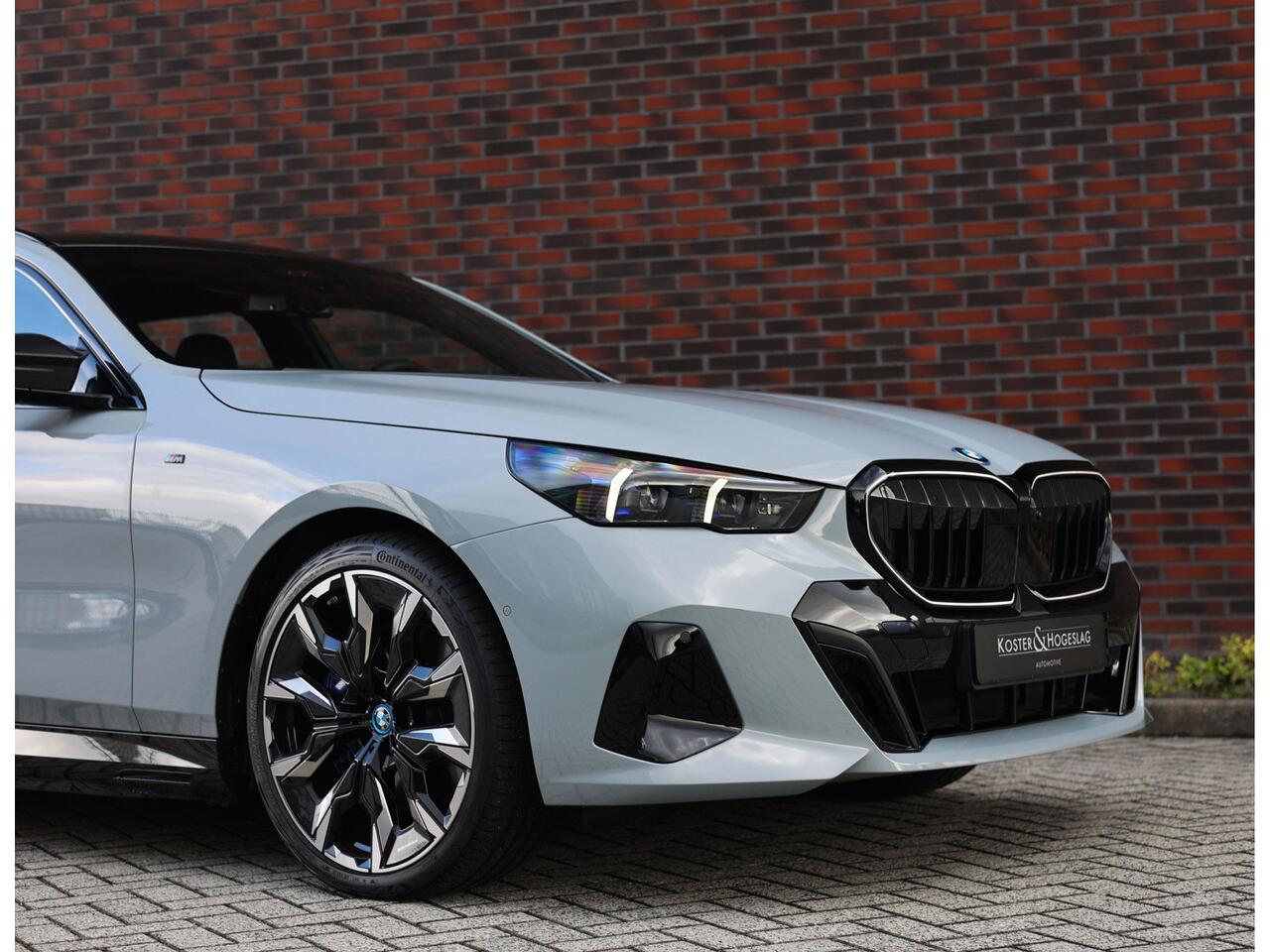 BMW 5-SERIE Touring 550e xDrive M-Performance*Brooklyn*Pano*M Sport Pro