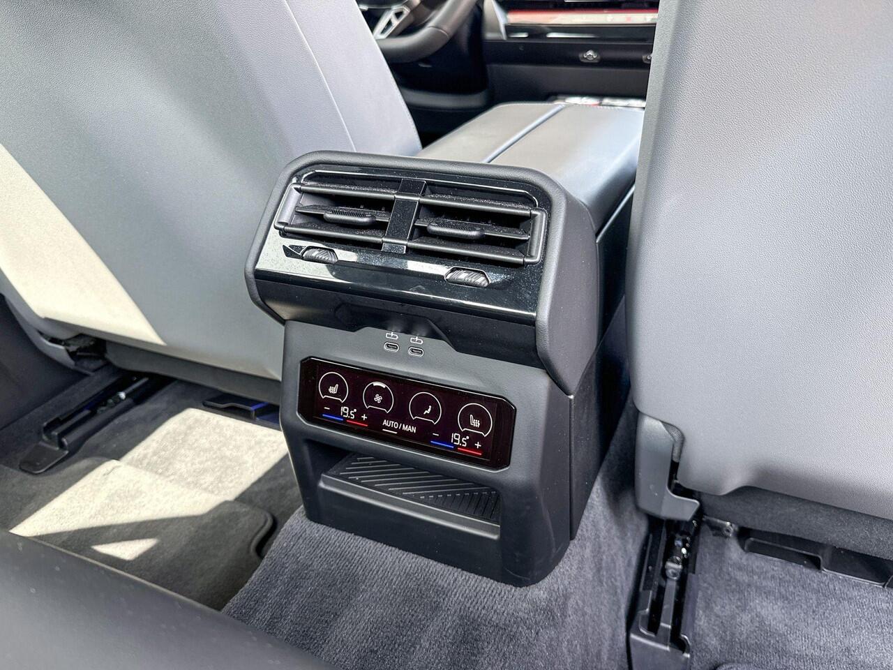 BMW 5-SERIE Sedan 550e xDrive M-Sport Pro / Driving Assistant Professional / Stoelventilatie / Harman Kardon / Parking Assistant Plus / Iconic Glow / Adaptief onderstel professional / 20 Inch / Selections