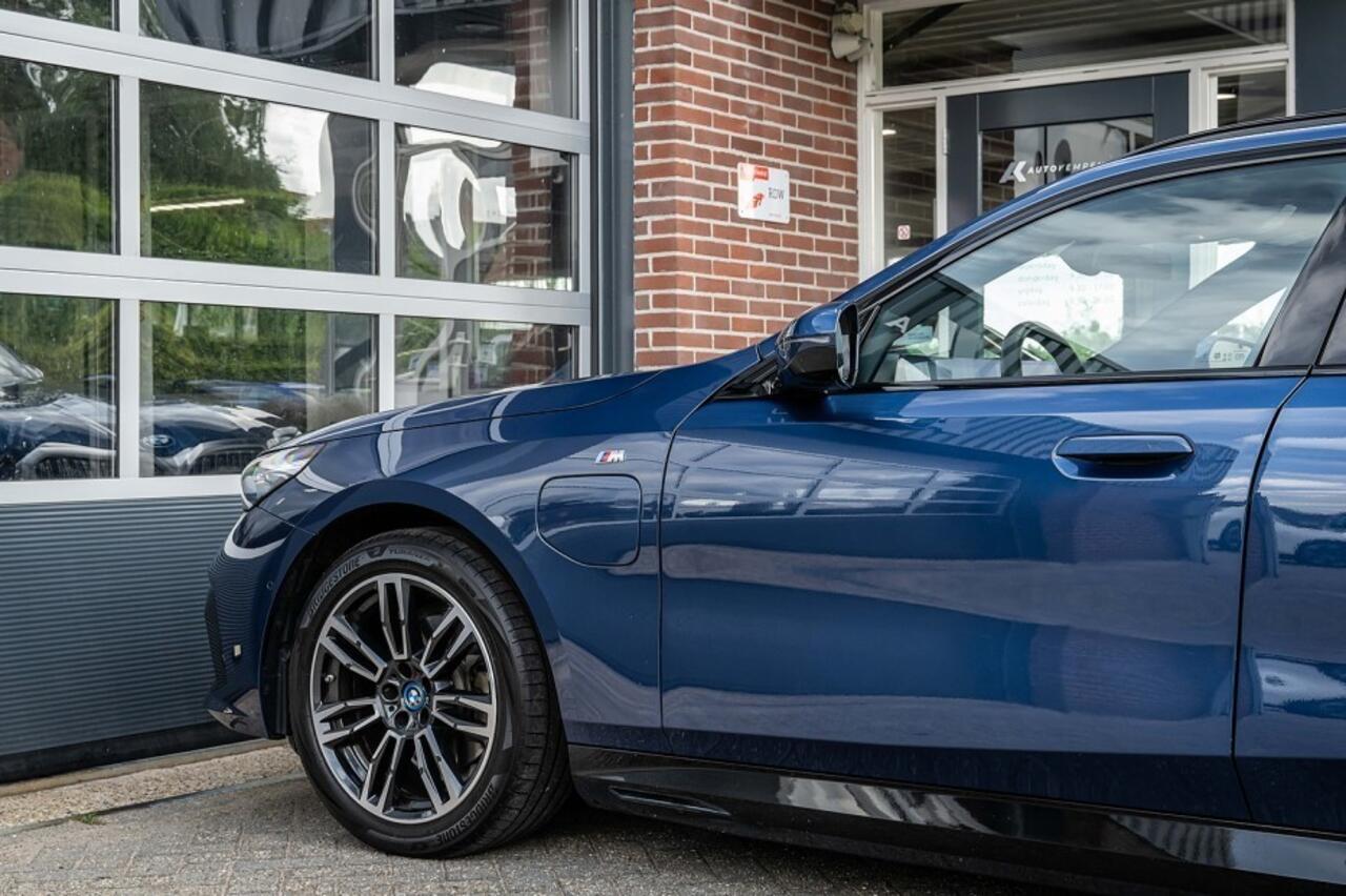 BMW 5-SERIE 530e xDrive M Sport | Driving Ass. Plus | Keyless | Leder | H/K | Camera | Trekhaak | Adapt. led |