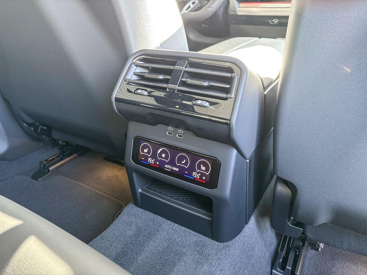 BMW 5-SERIE Touring 530e M Sportpakket Pro / Innovation Pack / Travel Pack / Comfort Pack / Panoramadak