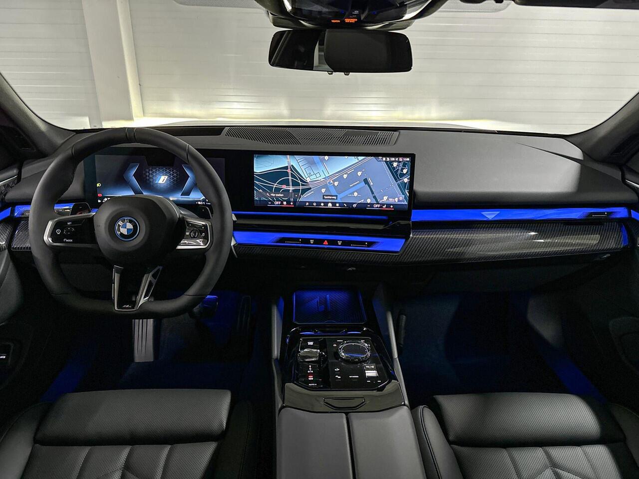 BMW 5-SERIE Sedan 550e xDrive | M-Sport Pro | Travel Pack | Innovation Pack | Comfort Pack | Driving Assistant Professional | Bowers&Wilkins | Panoramadak | Comfort Access | Trekhaak | Selections