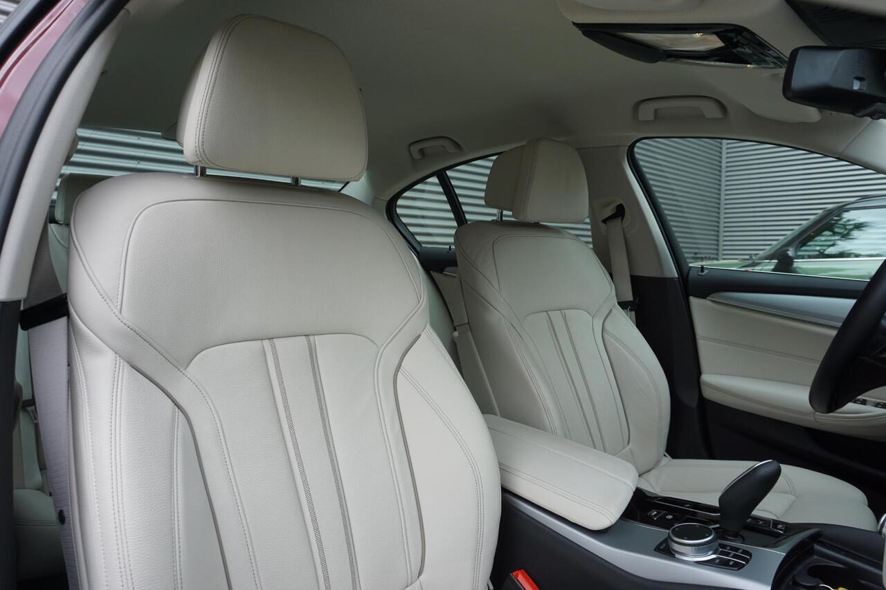 BMW 5-SERIE Sedan 520i Active Cruise | Head-Up | Comfortstoel | Parking Assistant | HiFi System