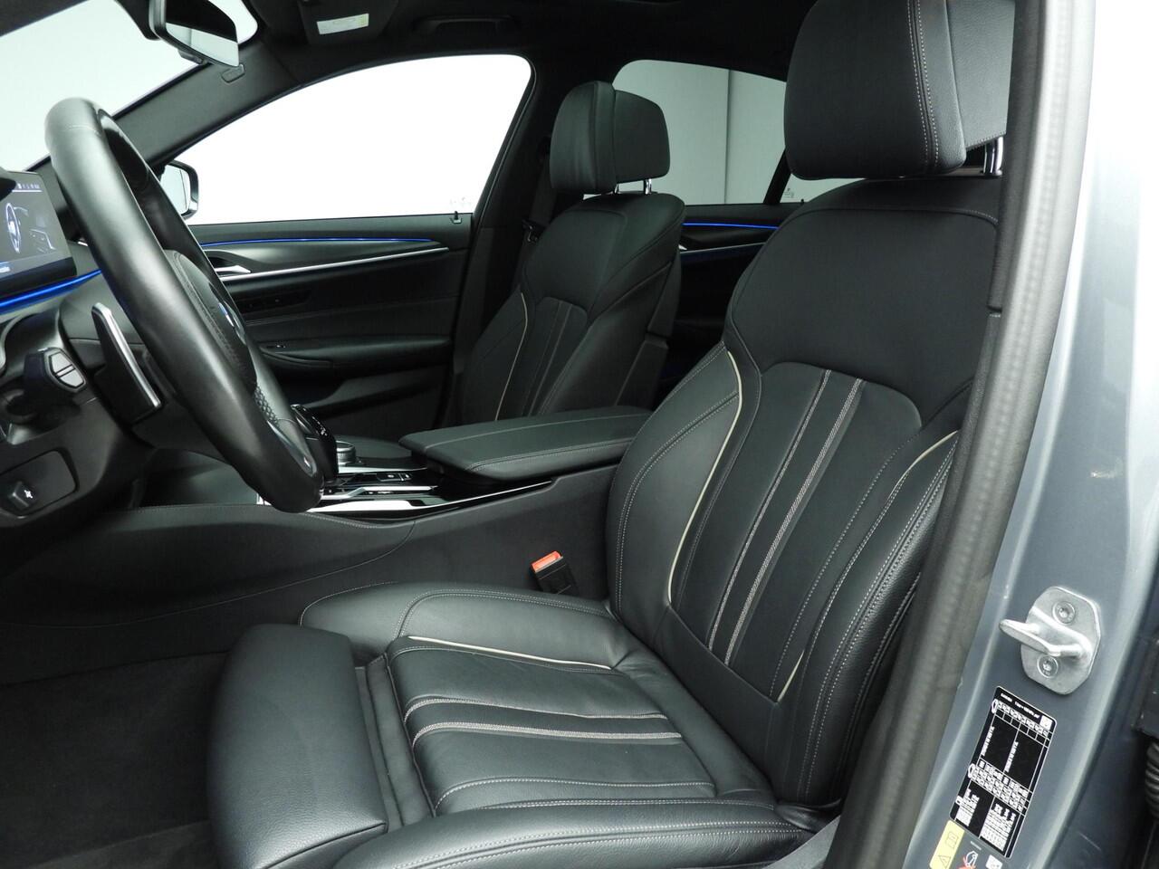 BMW 5-SERIE Sedan 530e | M-Sportpakket | LED | Leder | HUD | Schuifdak | Trekhaak | Active cruise | DAB | Harman-kardon sound | Alu 20 inch