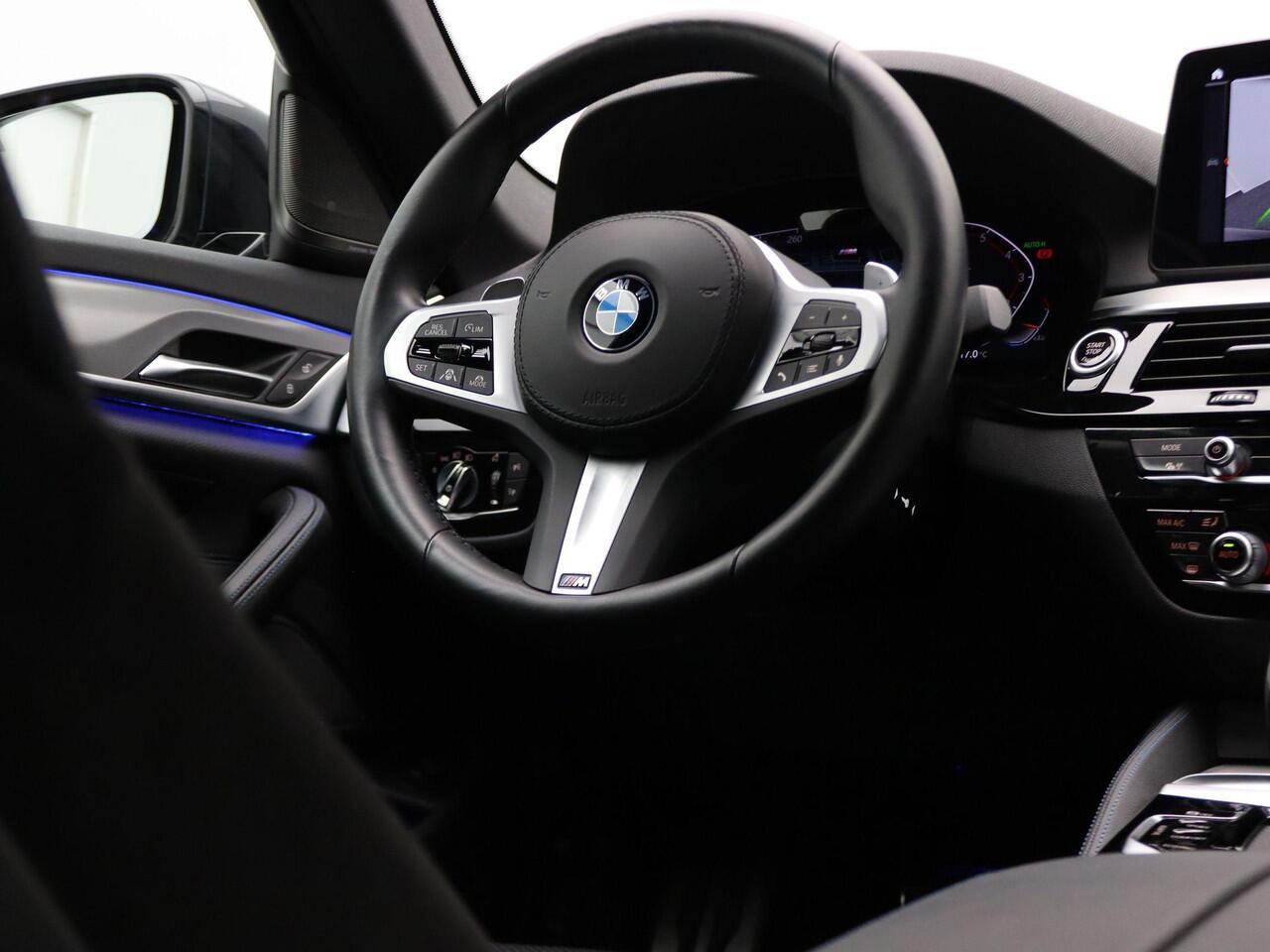 BMW 5-SERIE Sedan 540i M Sportpakket | 4-zone airco | Head-Up Display | Harman Kardon | Driv Ass Prof | 20"