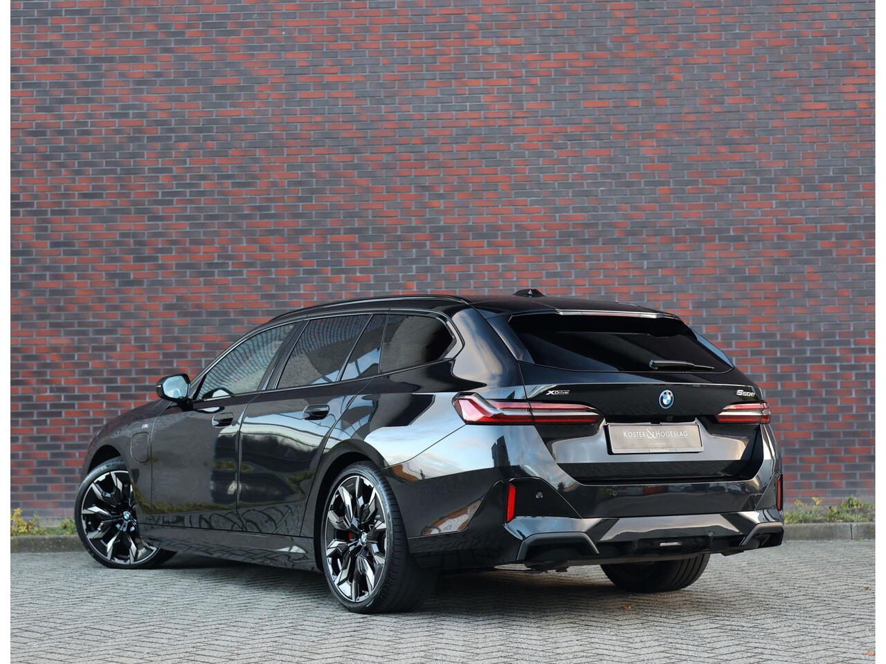 BMW 5-SERIE Touring 550e xDrive | M Sport Pro - Trekhaak - M Adaptive