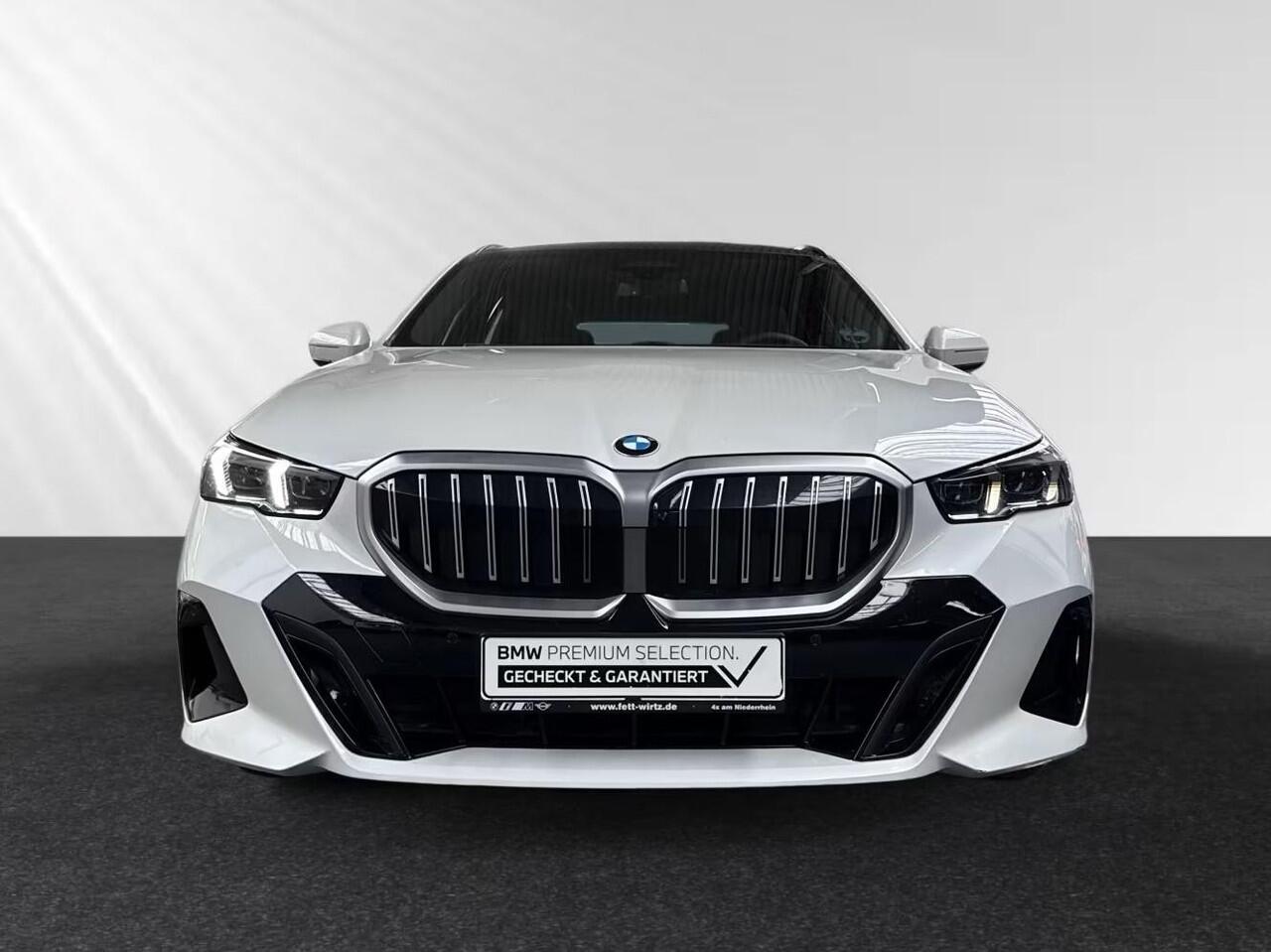 BMW 5-SERIE Touring 520iA M-SPORT ** ADAPT. LED, LEDER, PANORAMA, TREKH, H&K SOUND, DR. ASS+ ** 1e EIG - UNFALLFREI ** ** INFORMEER OOK NAAR ONZE AANTREKKELIJKE FINANCIAL-LEASE TARIEVEN **